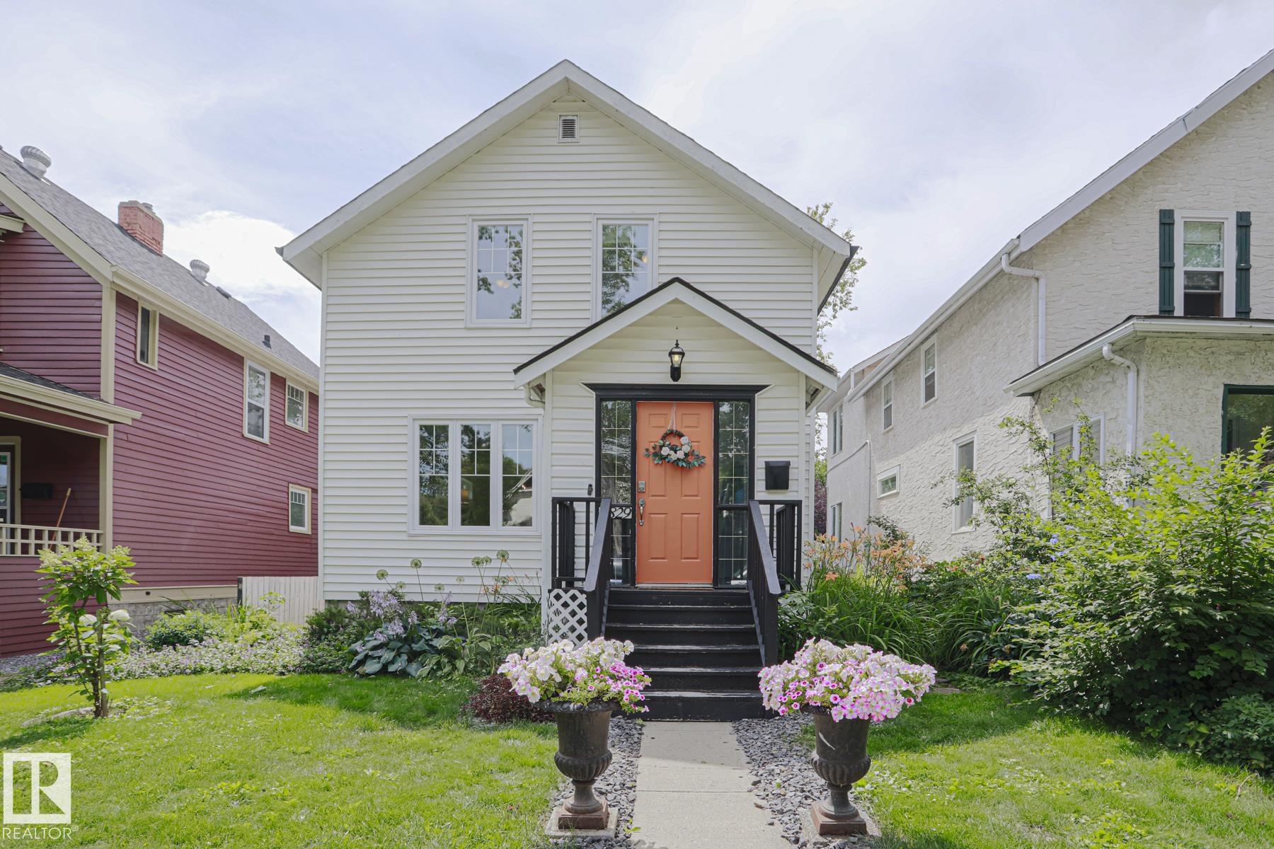 88 Av Nw Unit 9829 Ave, Edmonton, AB T6E 2R2