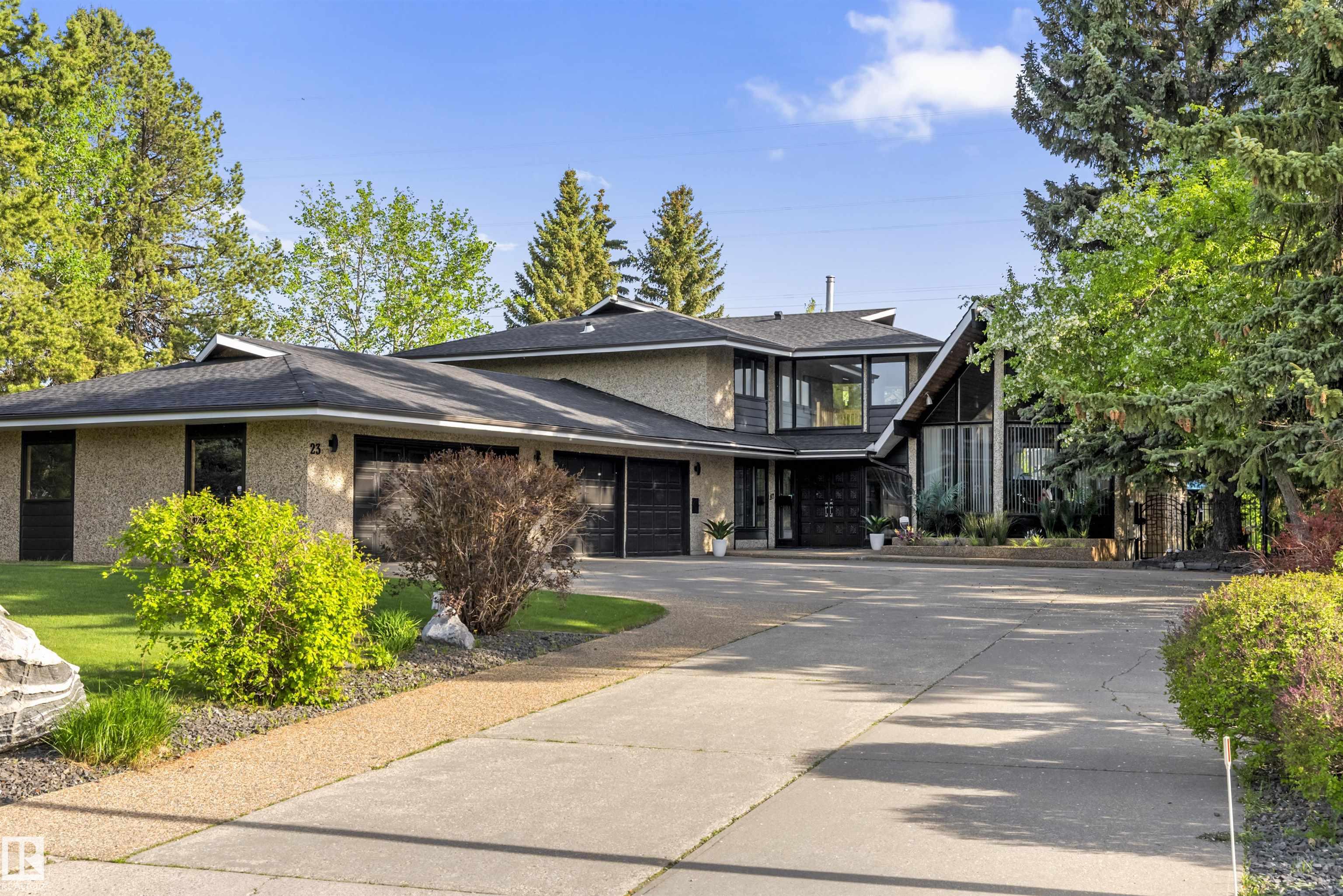 23 Westbrook Dr NW, Edmonton, AB T6J 2C8