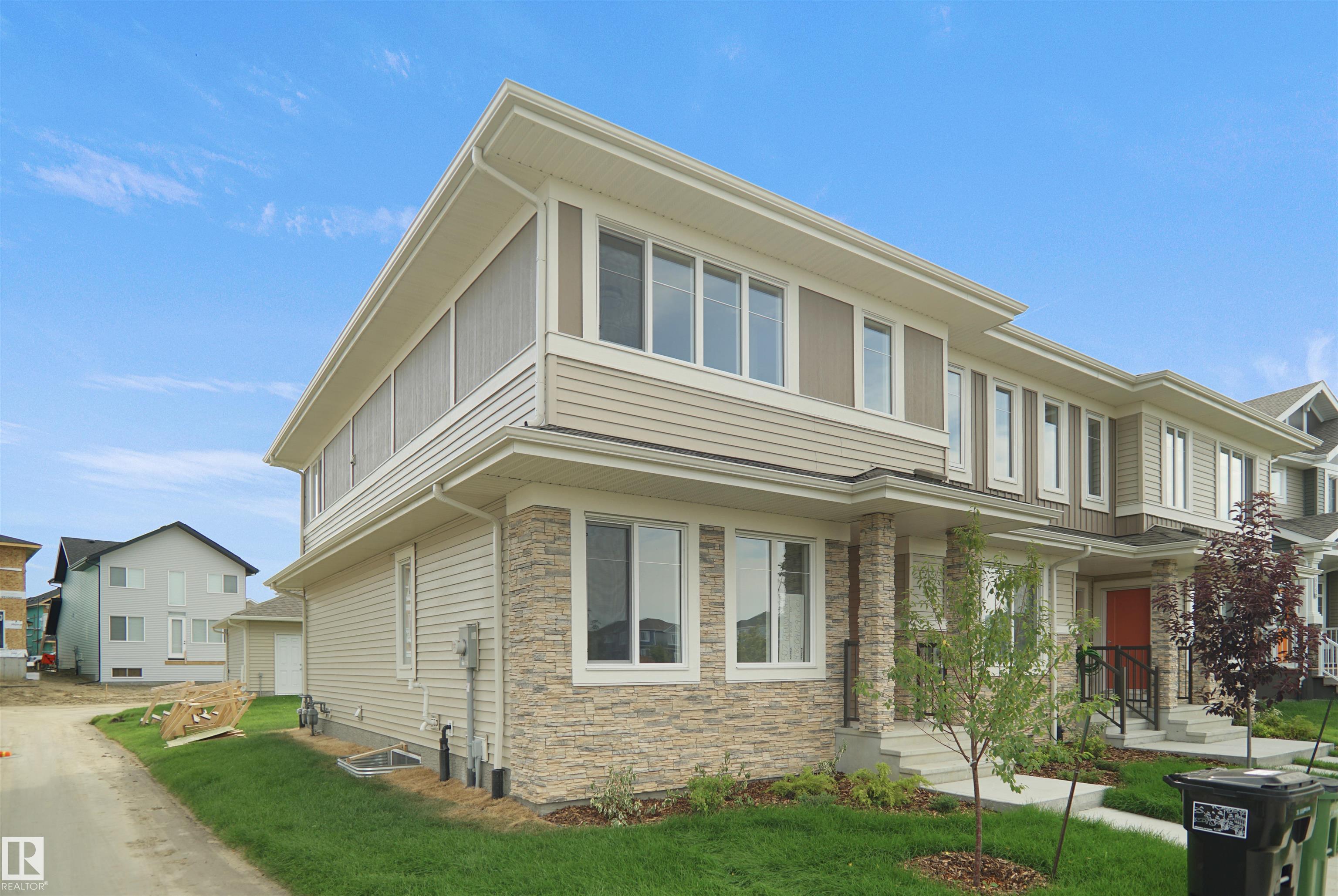 22 Av Nw Unit 19445 Ave, Edmonton, AB T6M 3J3