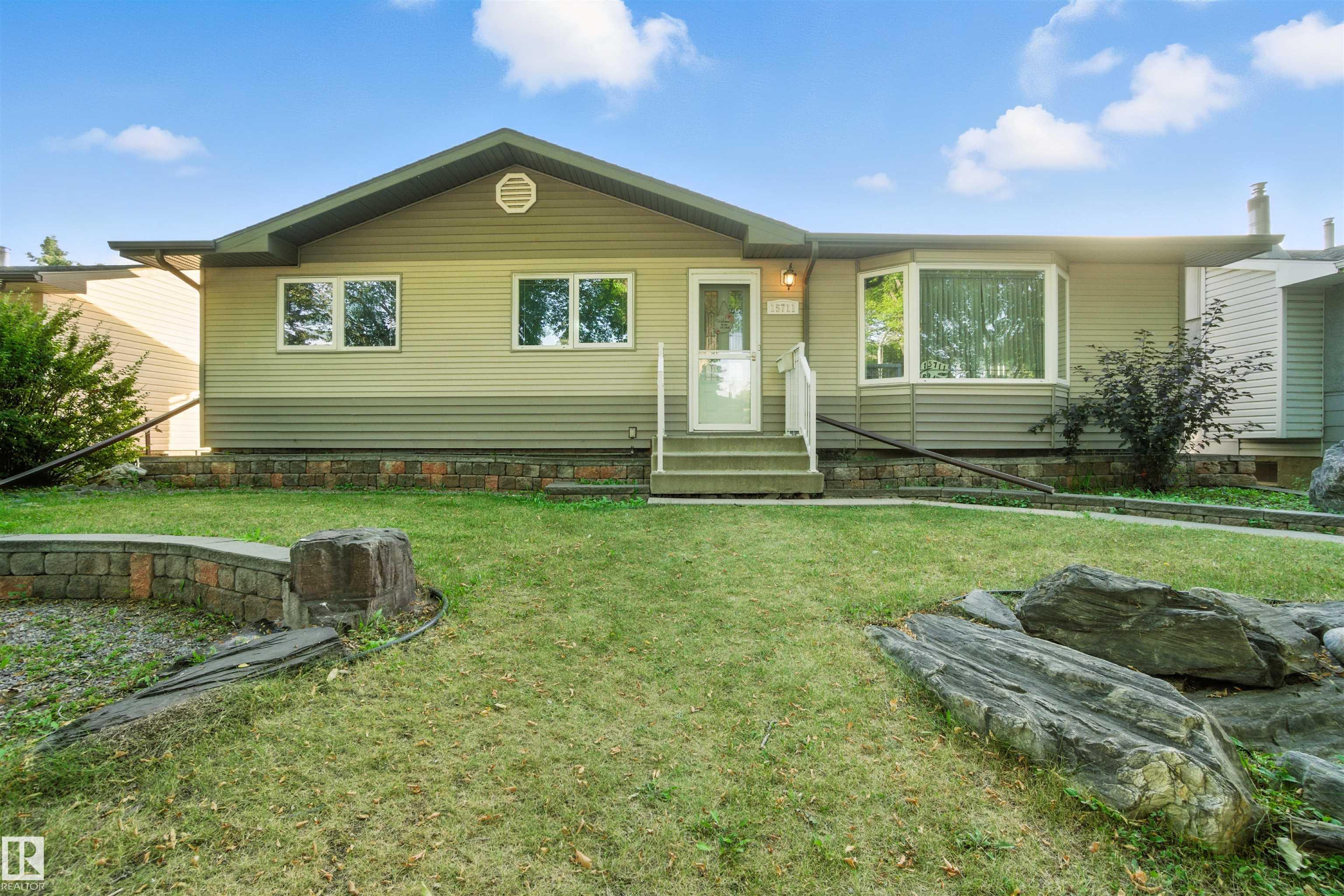 89 Av Nw Unit 15711 Ave, Edmonton, AB T5R 4R4