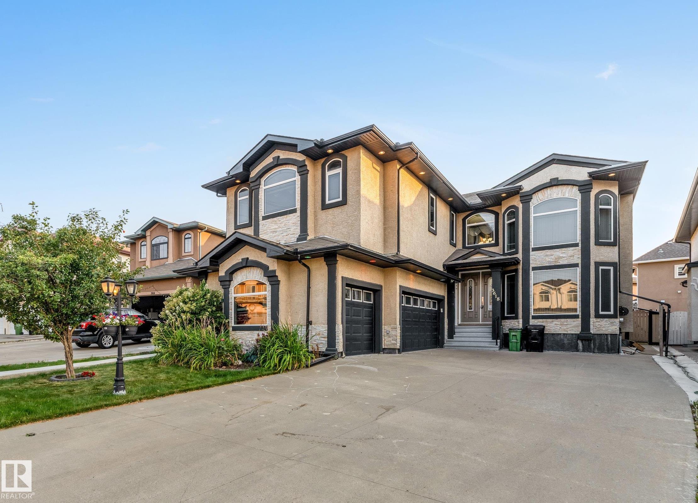 28 St Nw Unit 3618 St #a, Edmonton, AB T6T 1N4