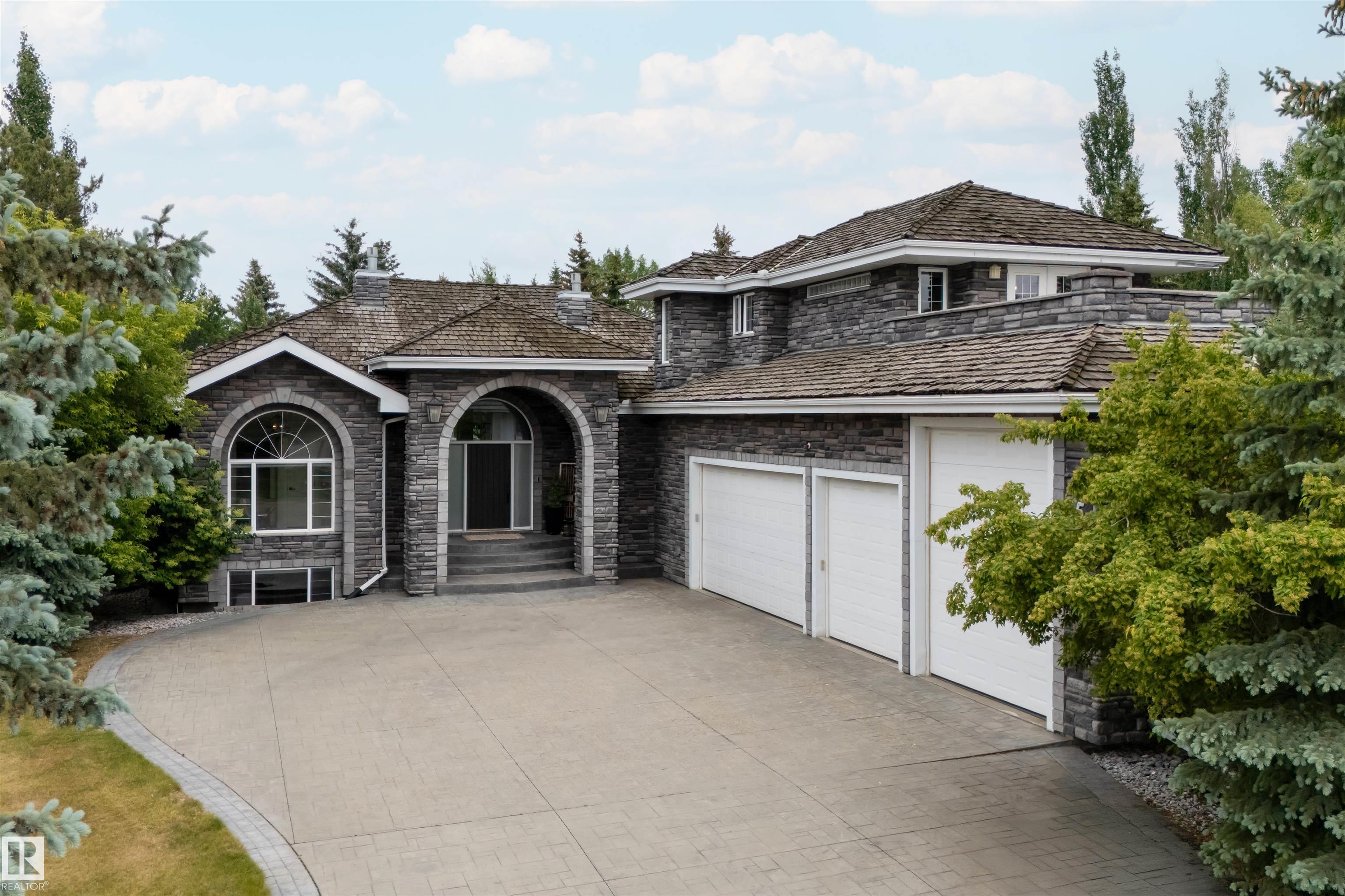 525 Estate Dr, Sherwood Park, AB T8B 1M2