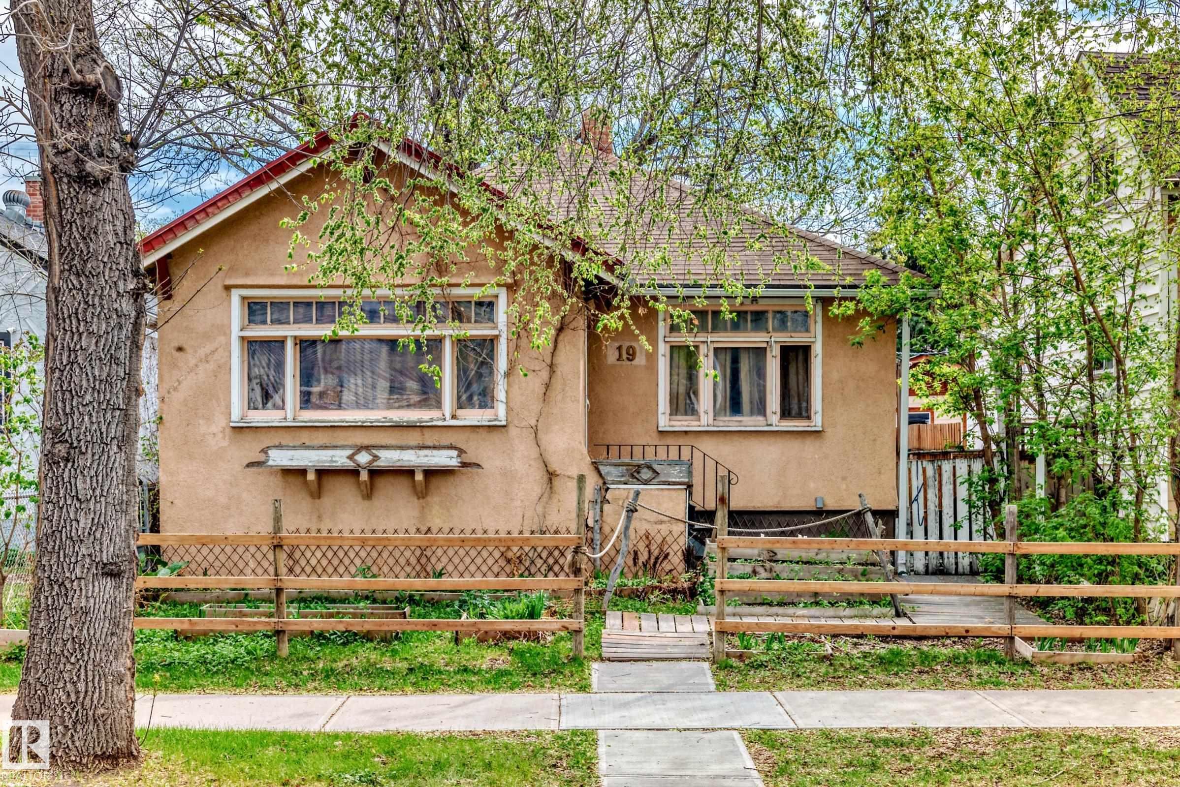 96 St Nw Unit 11619 St, Edmonton, AB T5G 1T8