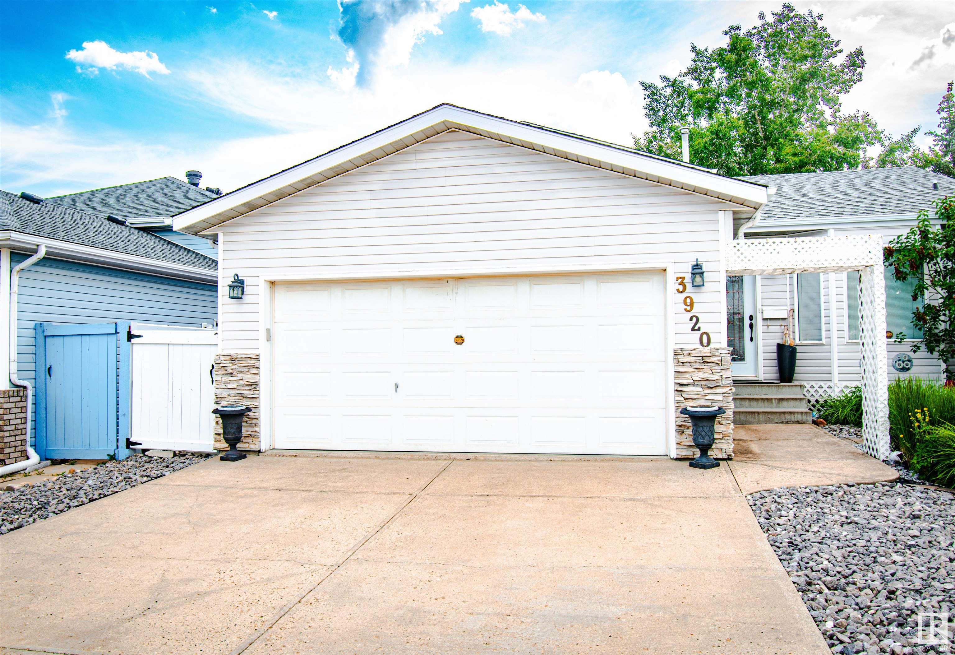 33 NW St Nw Unit 3920 St, Edmonton, AB T6T 1J7