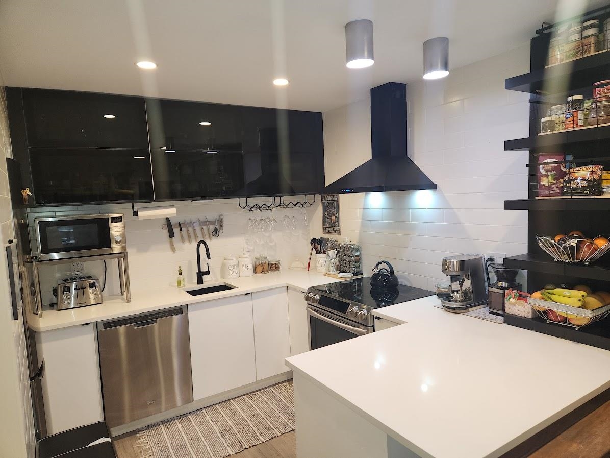 1718 Nelson Street #402, Vancouver, BC V6G 1M8