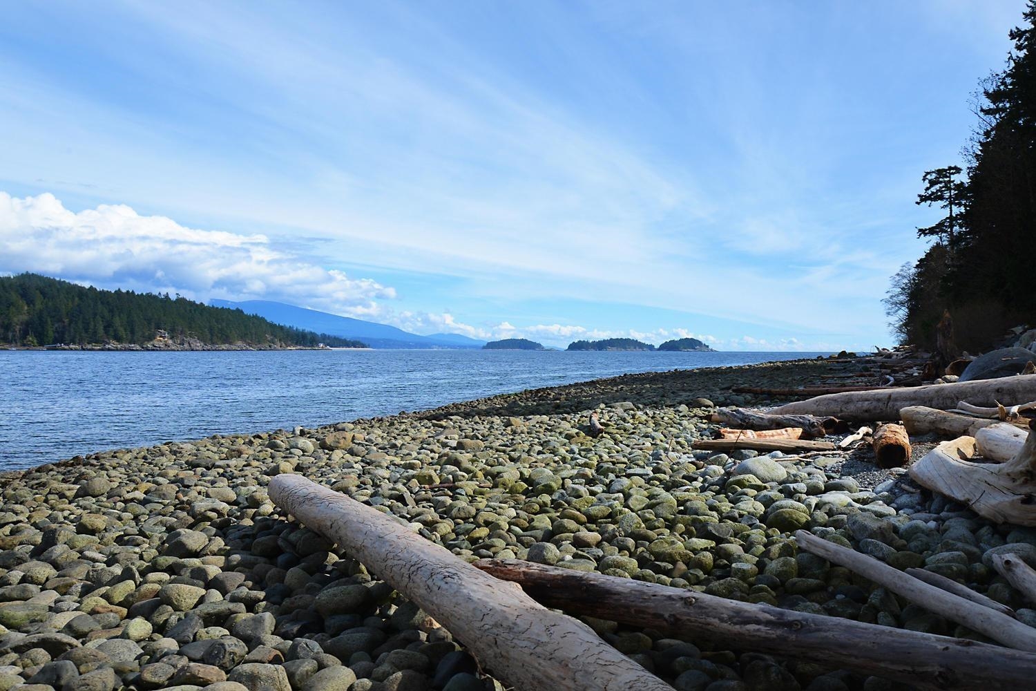 7985 Redrooffs Rd, Halfmoon Bay, BC V7Z 1A5