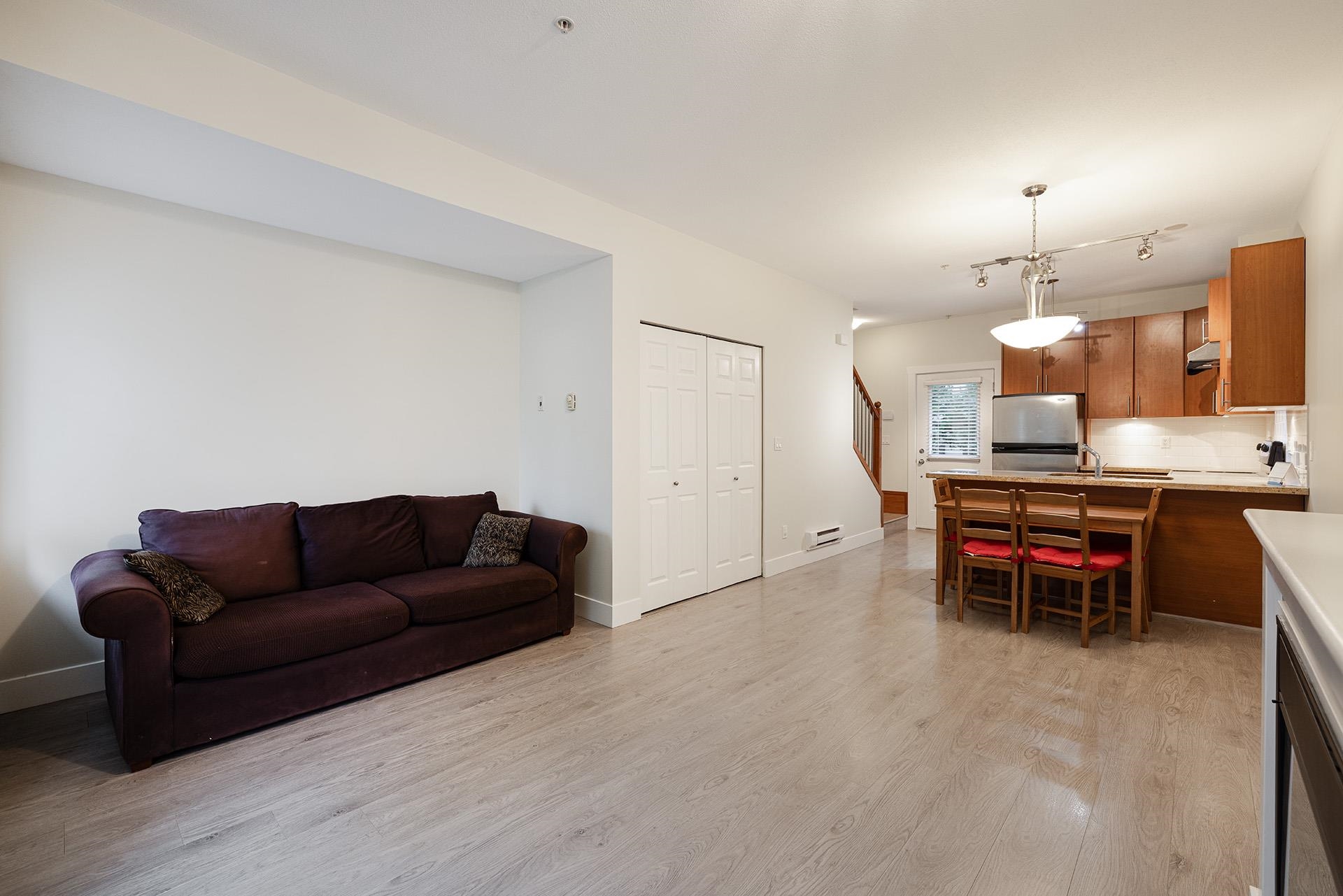 5211 Irmin Street #206, Burnaby, BC V5J 0C9