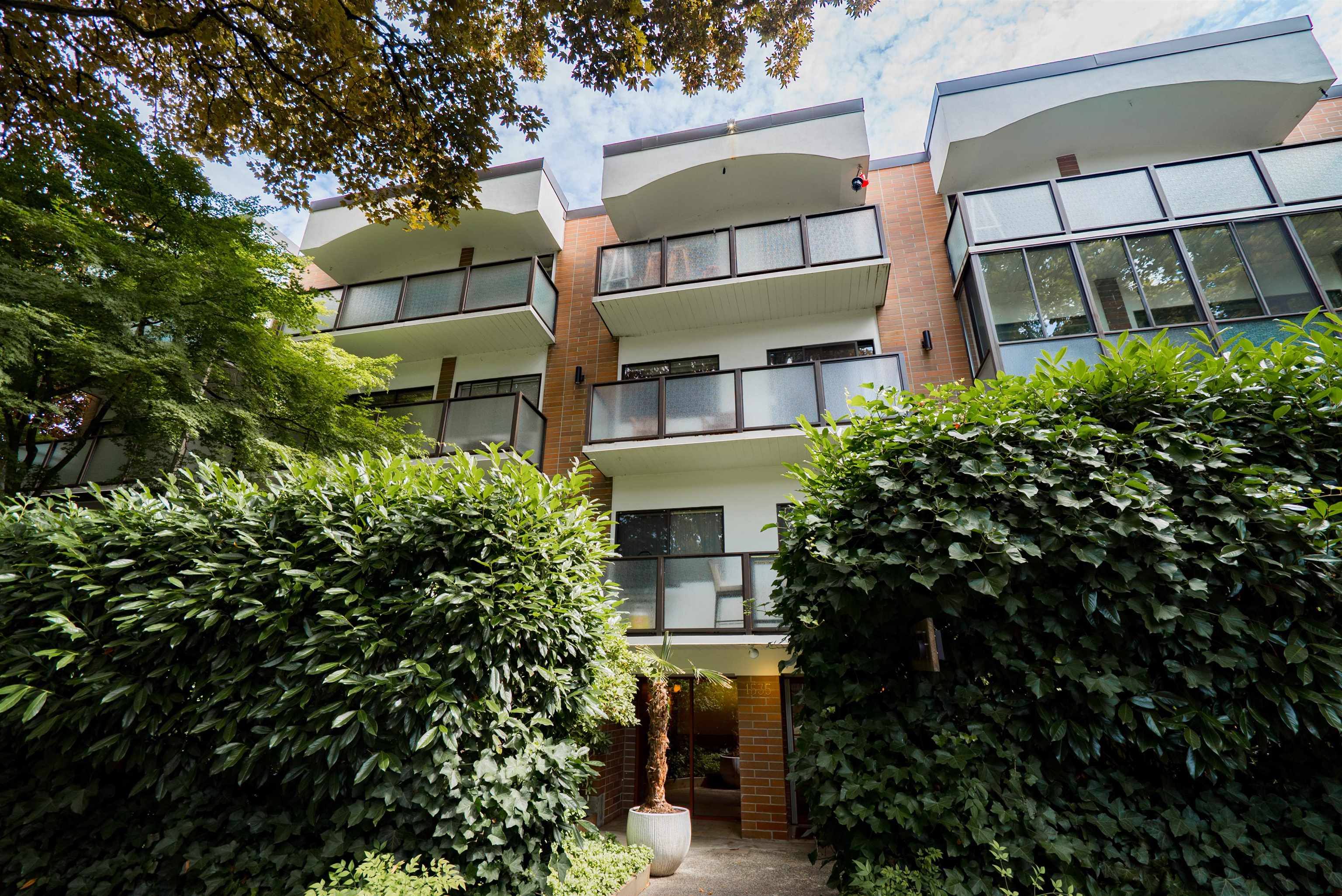 1535 Nelson Street #202, Vancouver, BC V6G 1M2