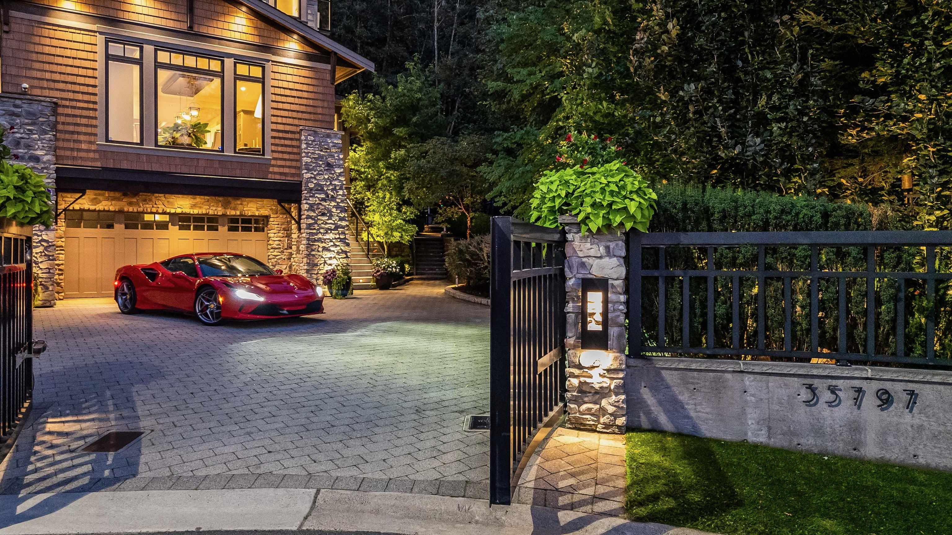 35797 Ledgeview Drive, Abbotsford, BC V3G 2Z2