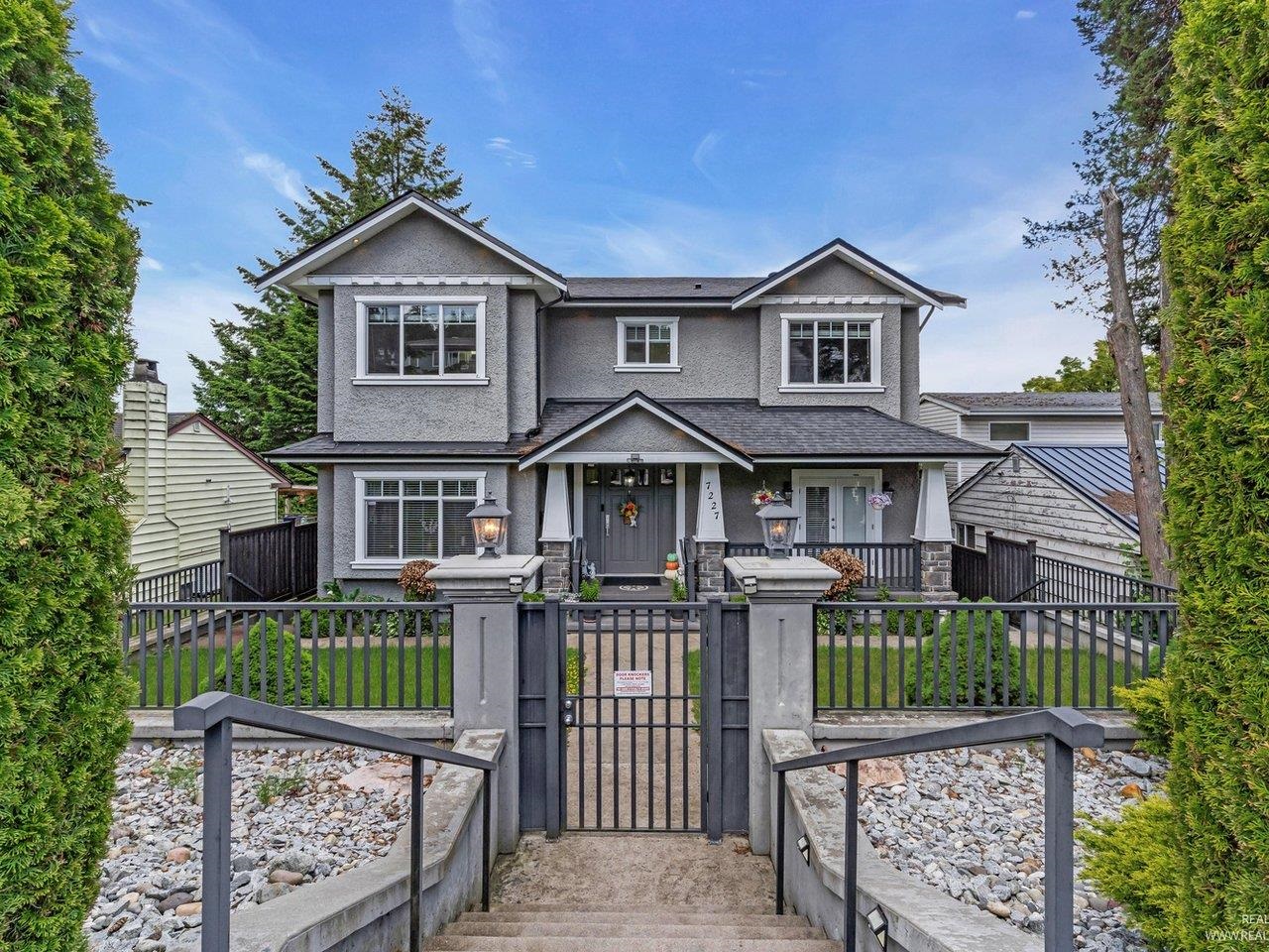 7227 Barnet Road, Burnaby, BC V5A 1E3
