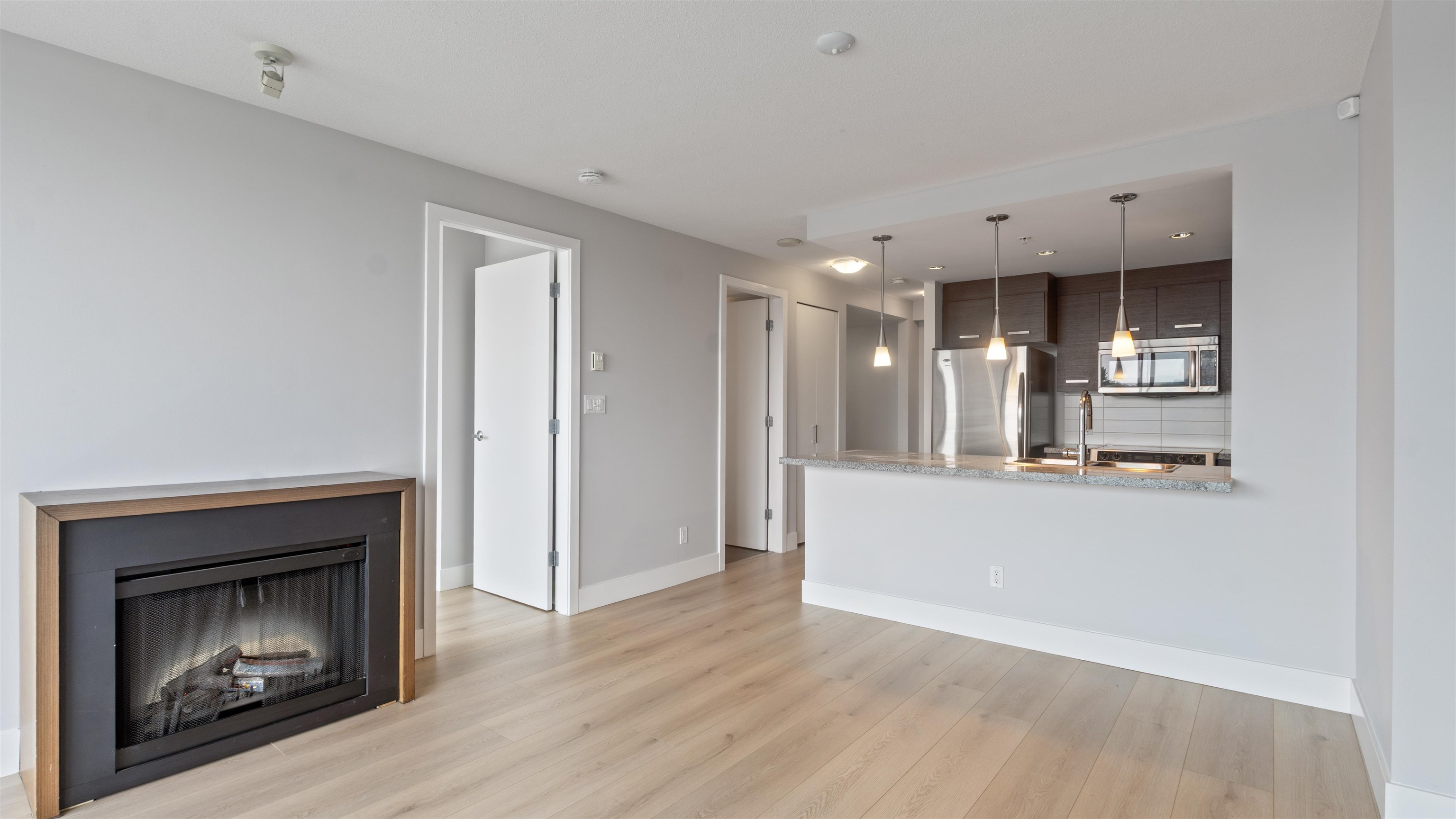 2959 Glen Drive #806, Coquitlam, BC V3B 0B8