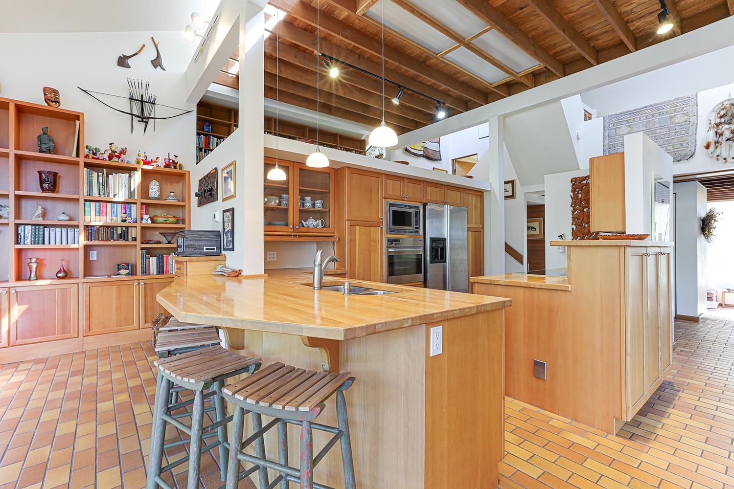 325 Oceanview Road, Lions Bay, BC V0N 2E0