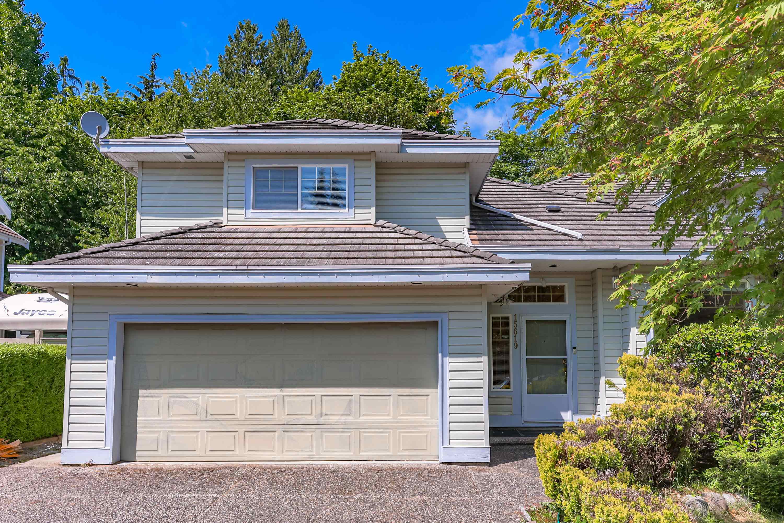 102b Avenue, Surrey, BC V4N 2M1