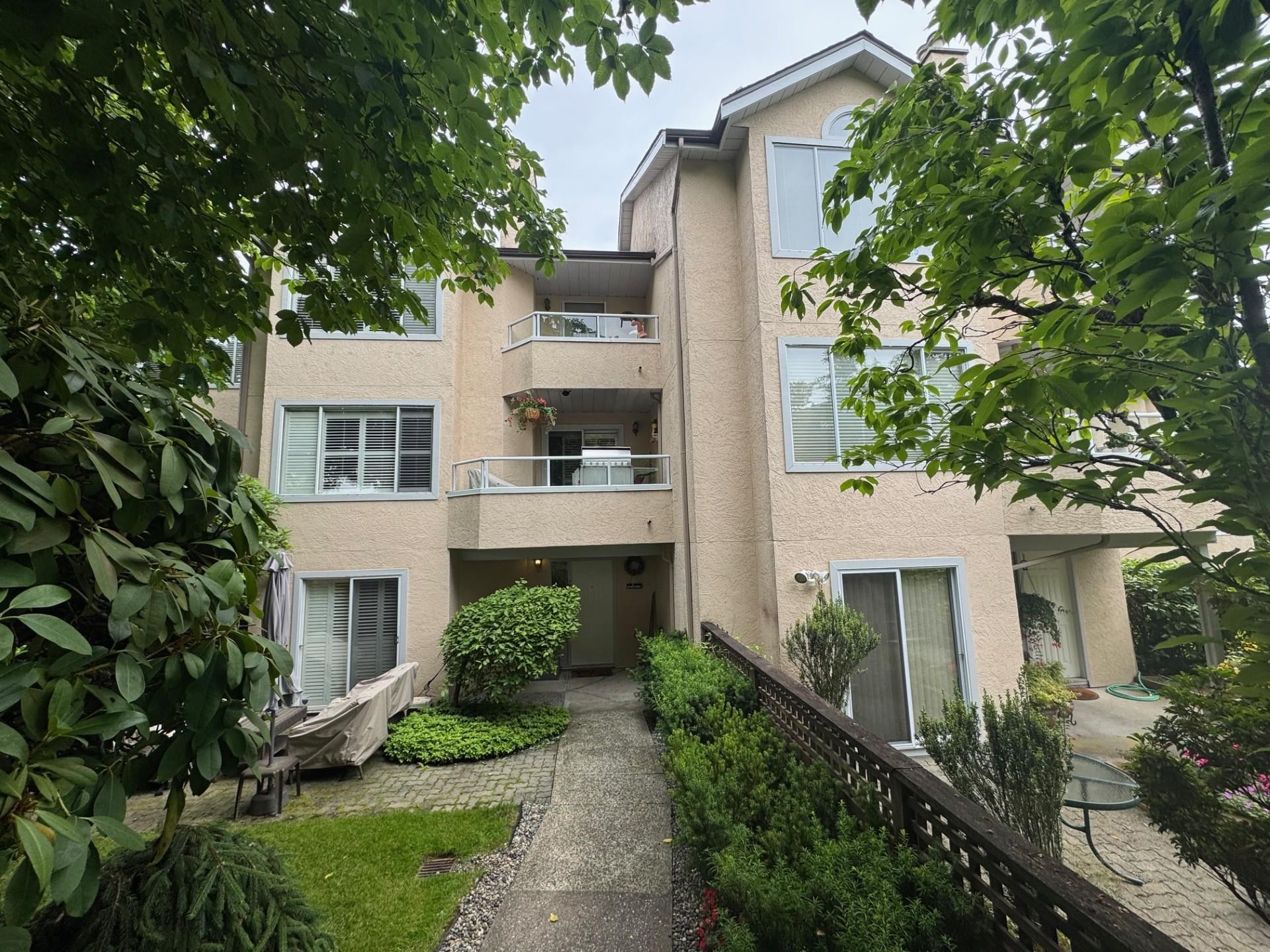 261 West 16th Avenue #2, North Vancouver, BC V7M 1T7