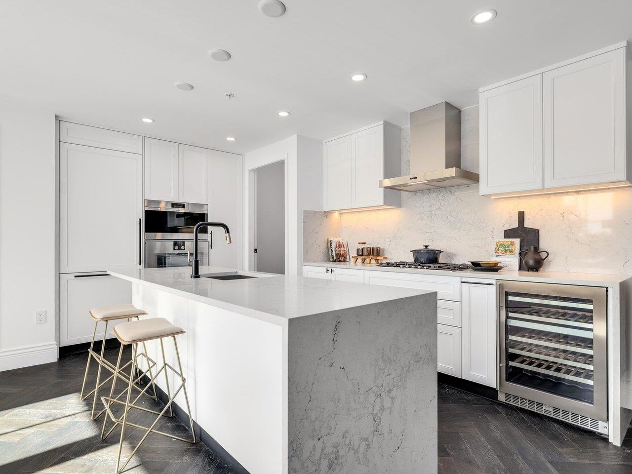 2096 W 47th Ave #309, Vancouver, BC V6M 0E5