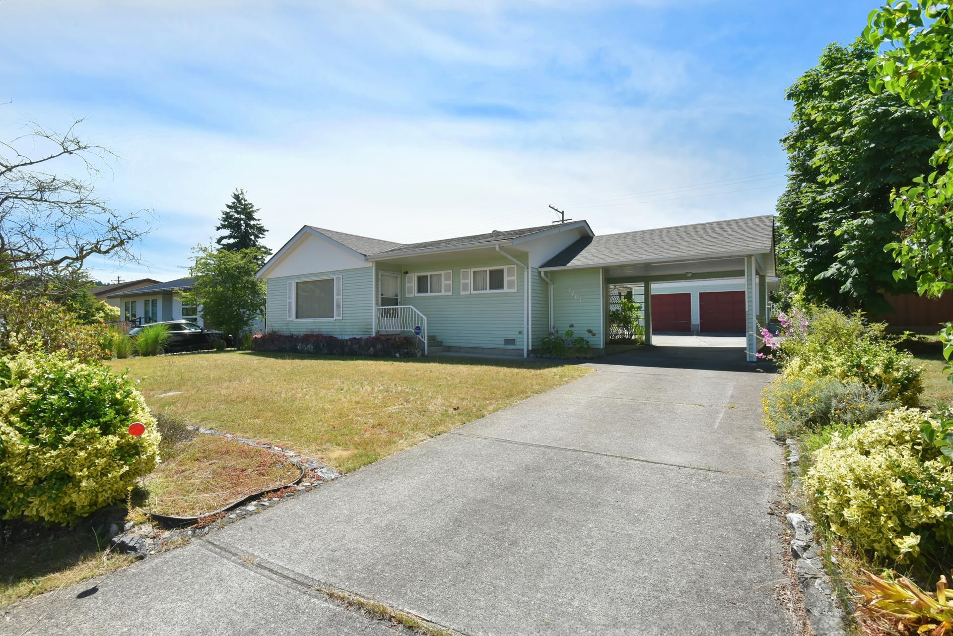 5703 Dolphin Street, Sechelt, BC V0N 3A0