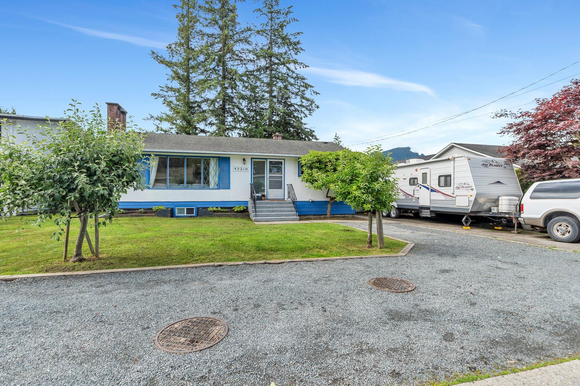 9110 Prest Rd, Chilliwack, BC V2P 8C9 MLS R2882353 Houseful