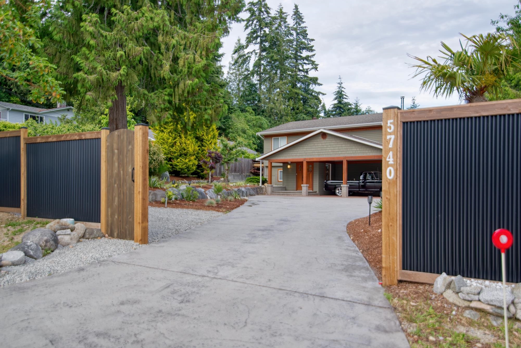 5740-42 Nickerson Road, Sechelt, BC V7Z 0M4