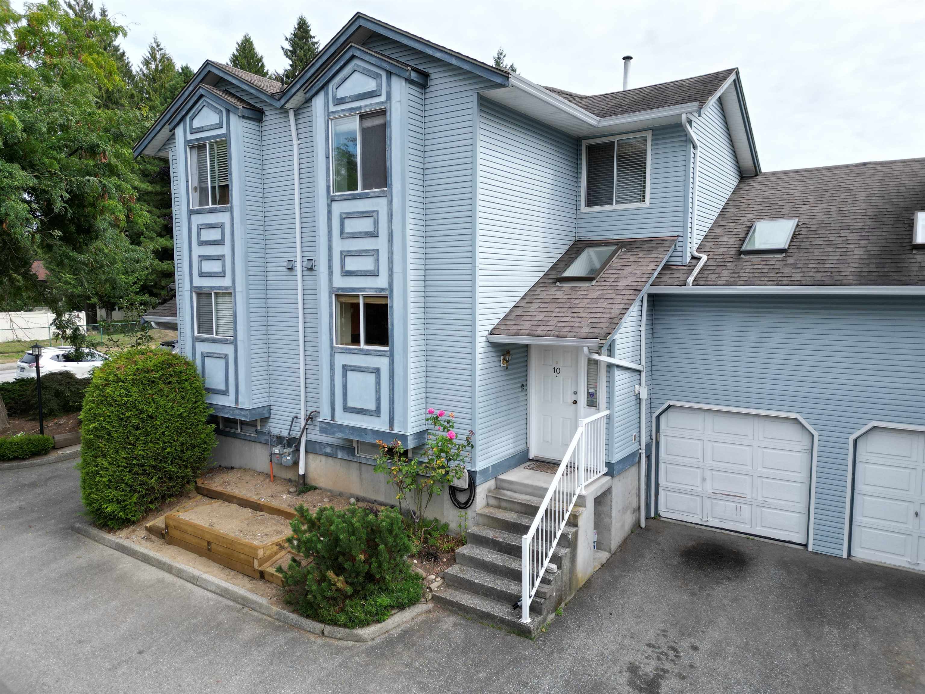 19252 119 Avenue #10, Pitt Meadows, BC V3Y 2K4