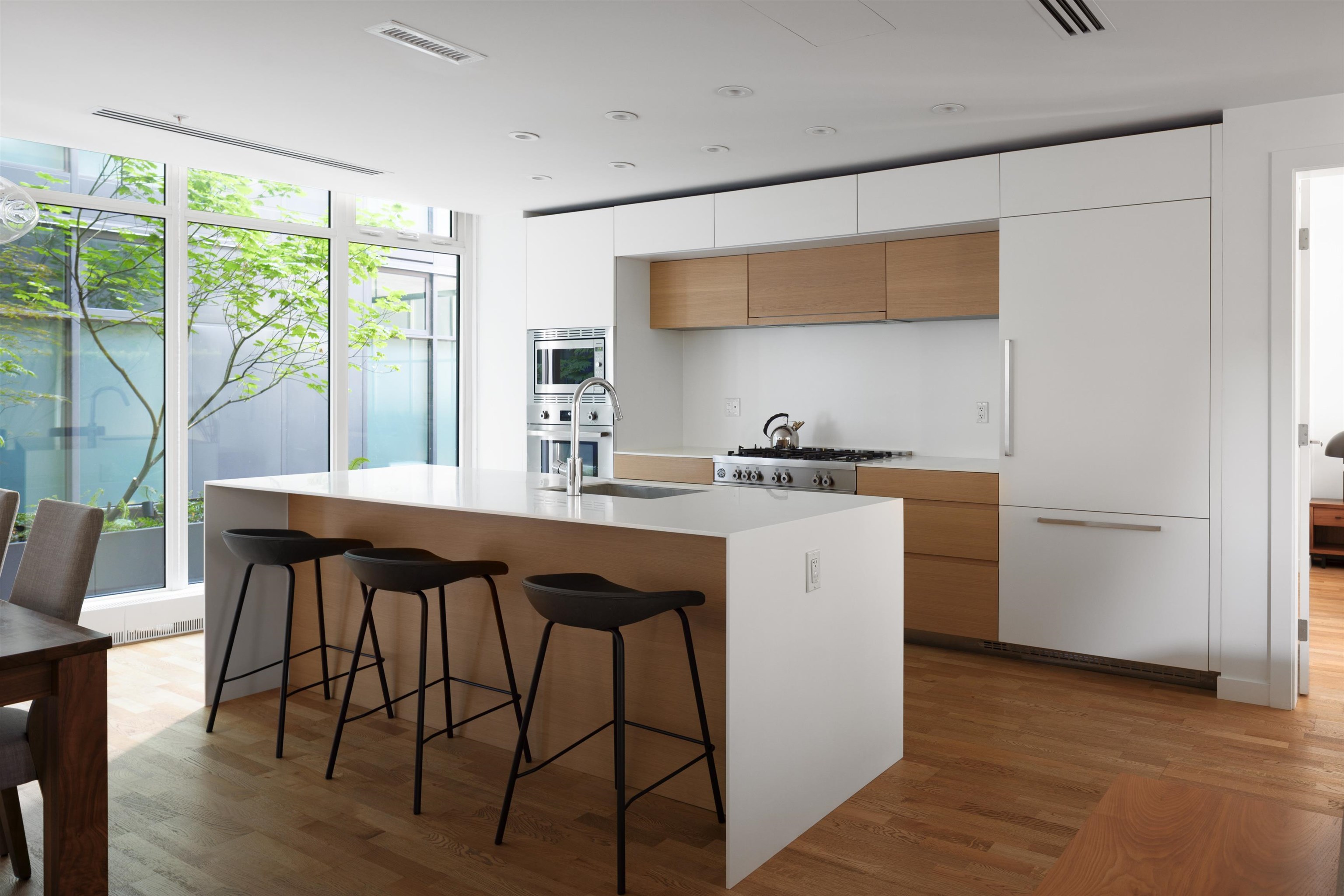 1553 West 8th Avenue, Vancouver, BC V6J 1T5