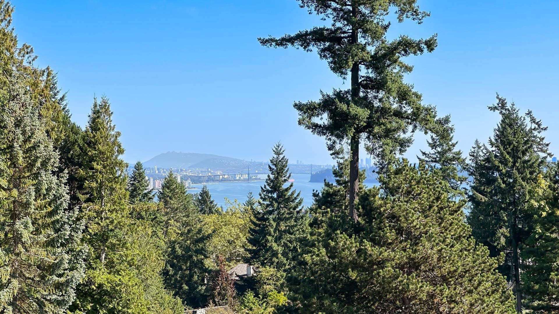 4825 Headland Close, West Vancouver, BC V7W 3C2