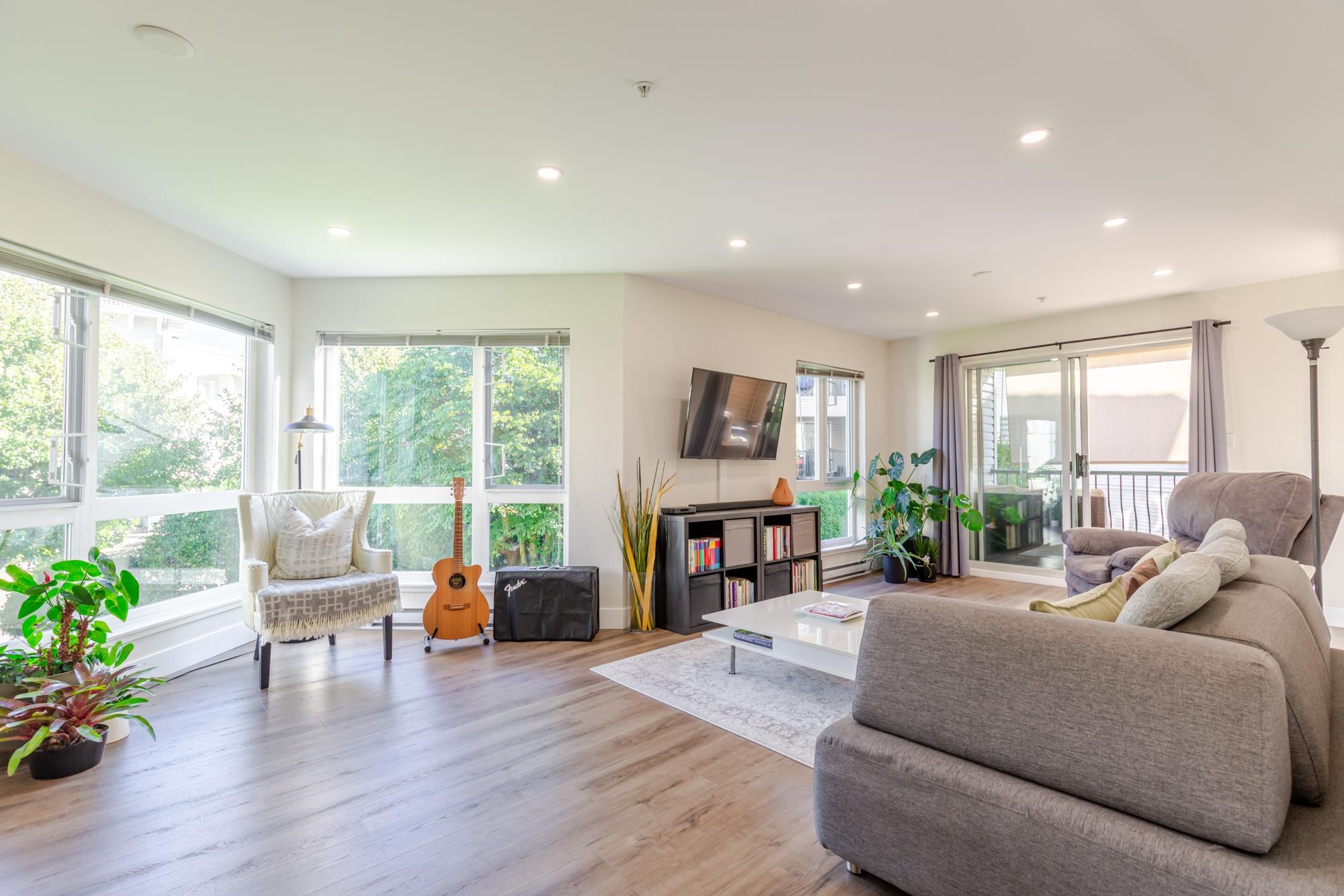 3172 Gladwin Road #202, Abbotsford, BC V2T 5T3