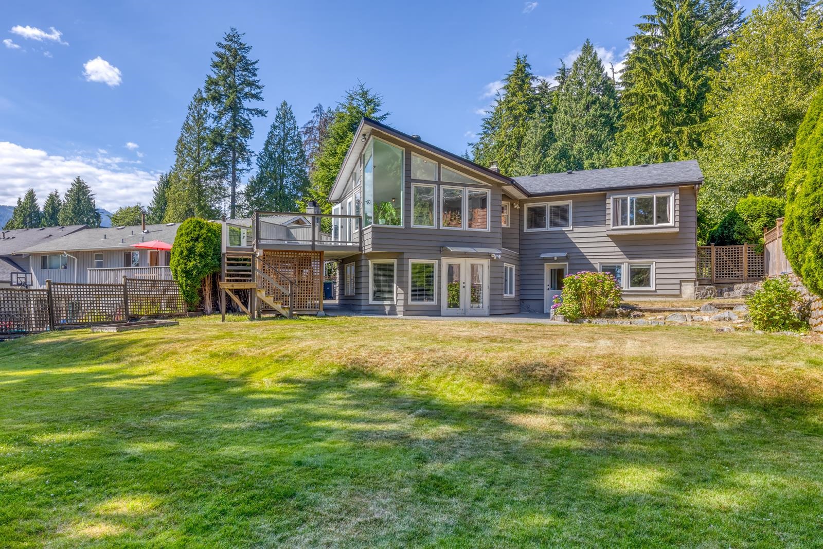 923 Prospect Avenue, North Vancouver, BC V7R 2M2