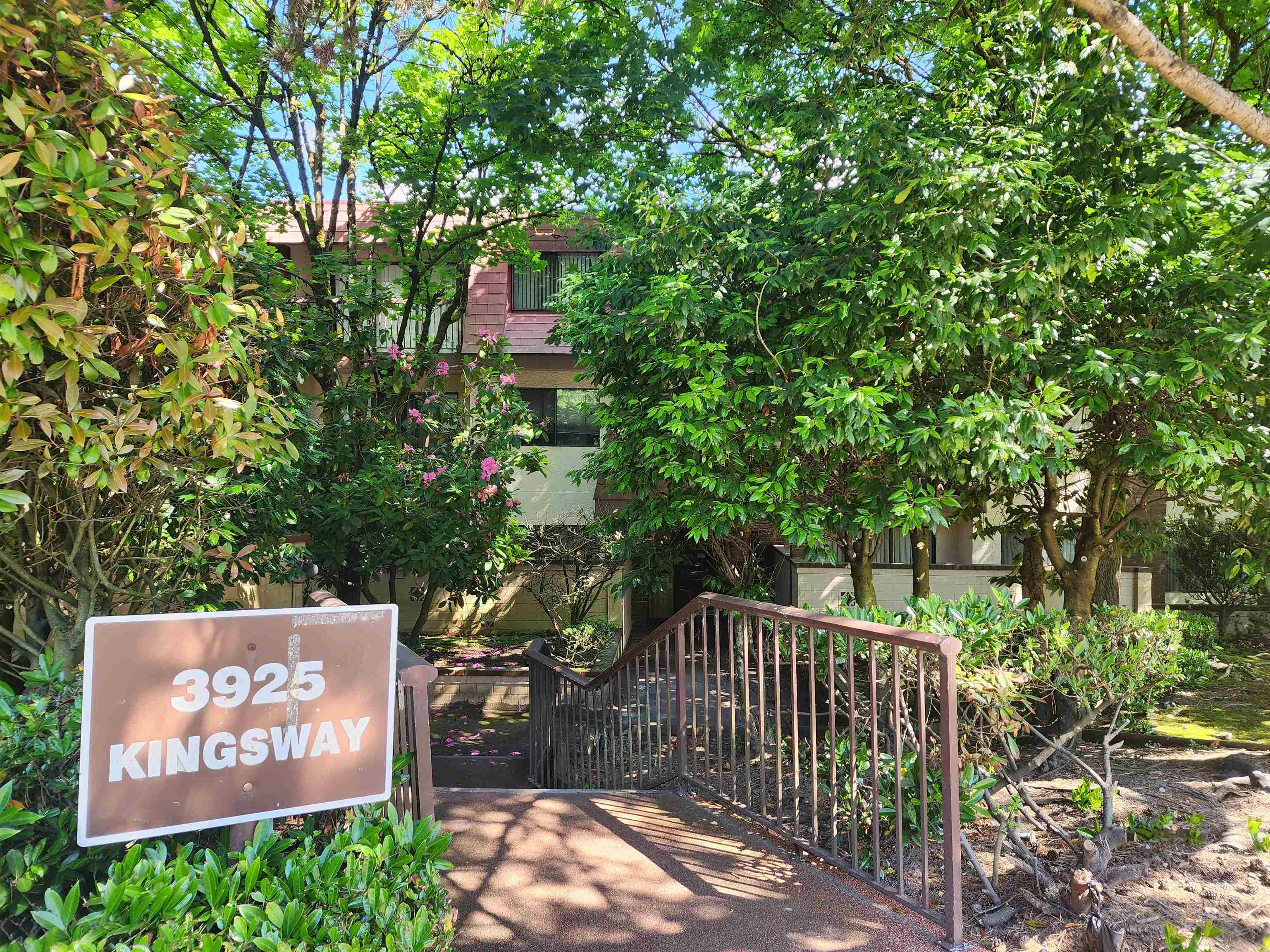 3925 Kingsway #209, Burnaby, BC V5H 3Y7