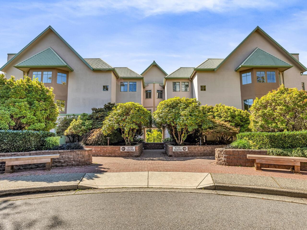 6735 Station Hill Court #204, Burnaby, BC V3N 4W5