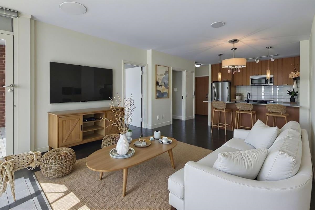 2321 Scotia Street #201, Vancouver, BC V5T 0A8