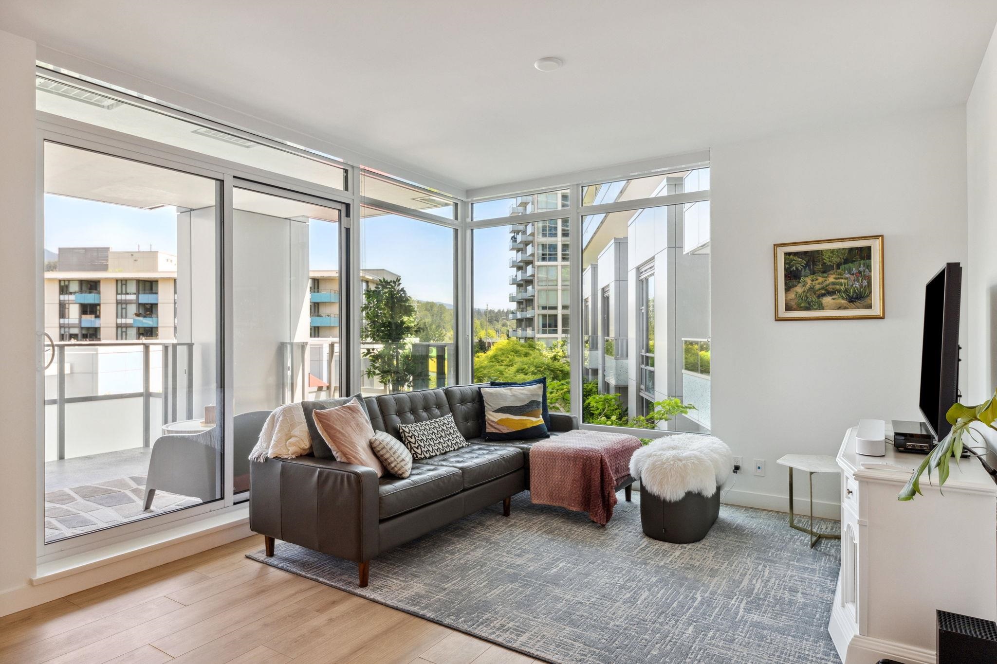 1500 Fern St #404, North Vancouver, BC V7J 0E6