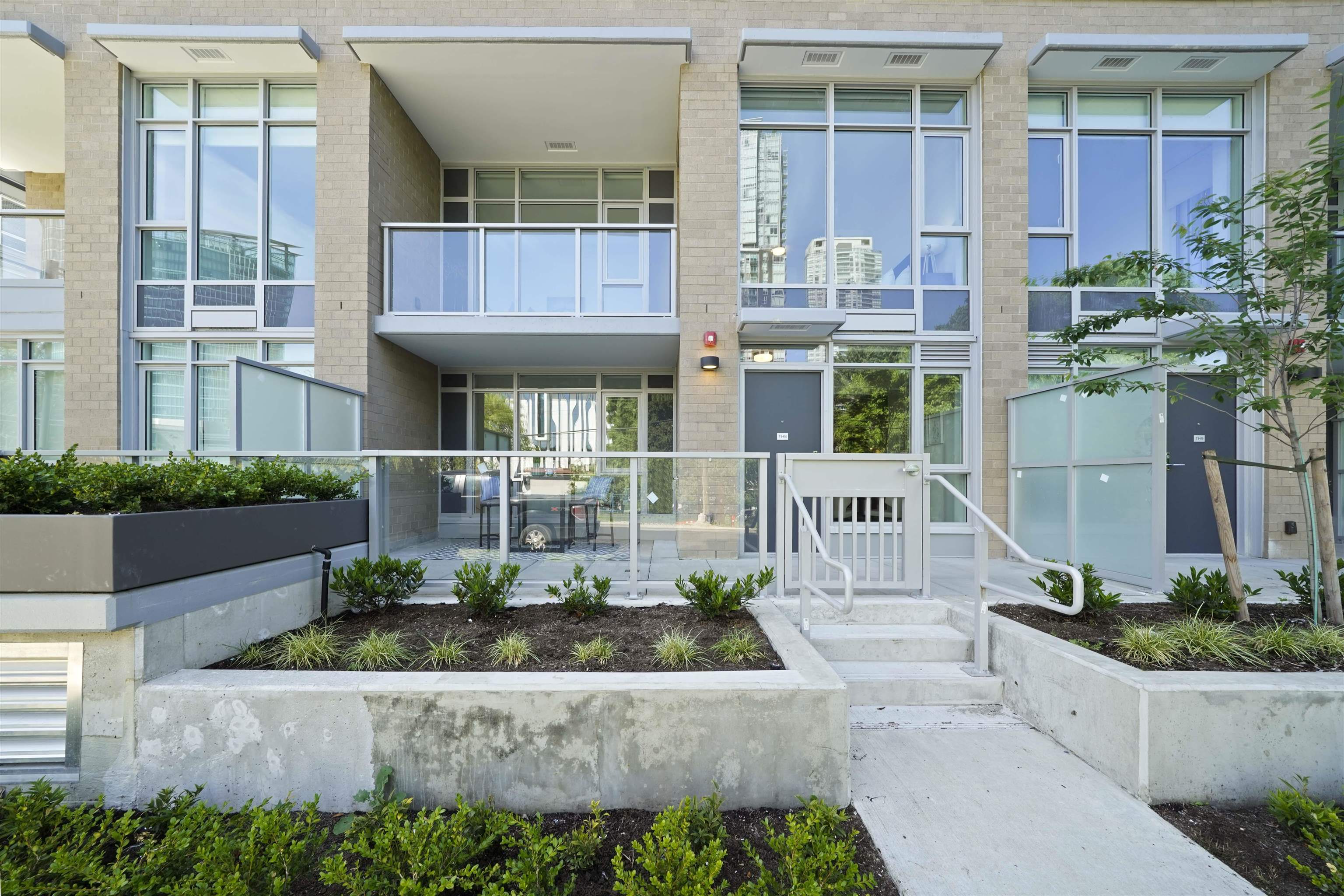 13350 Central Avenue #8, Surrey, BC V3T 0S1