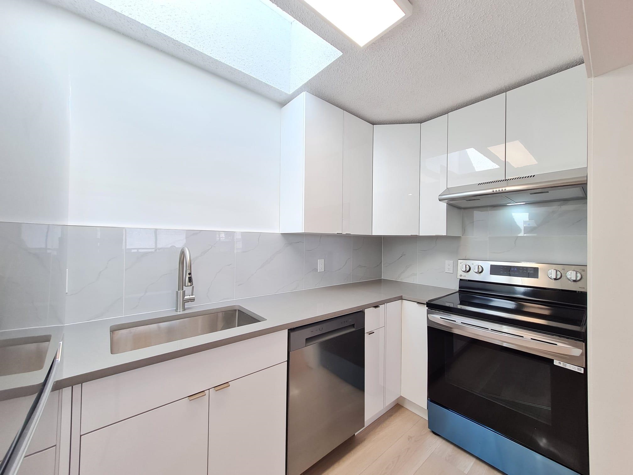 8645 Osler Street #301, Vancouver, BC V6P 4E6