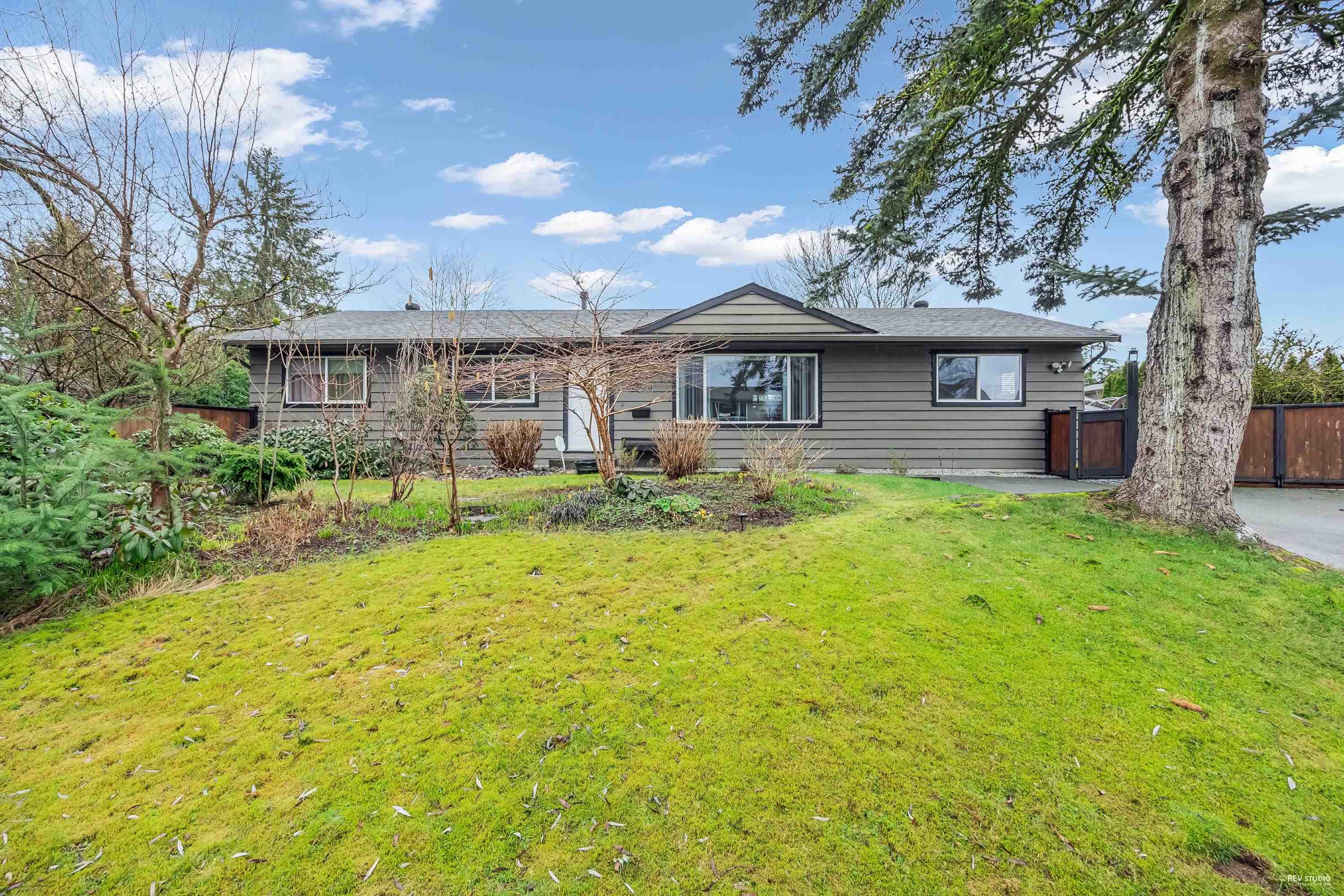 22938 Fuller Avenue, Maple Ridge, BC V2X 3C5