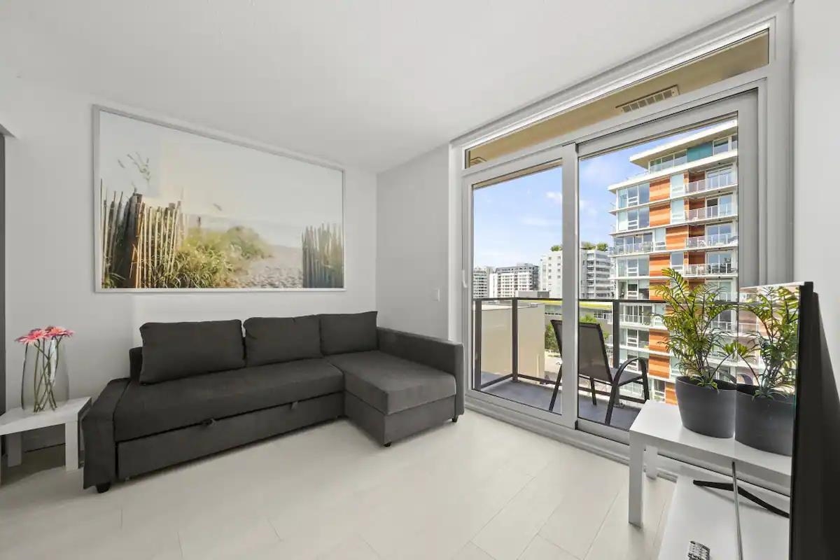 180 East 2nd Avenue #725, Vancouver, BC V5T 0K4