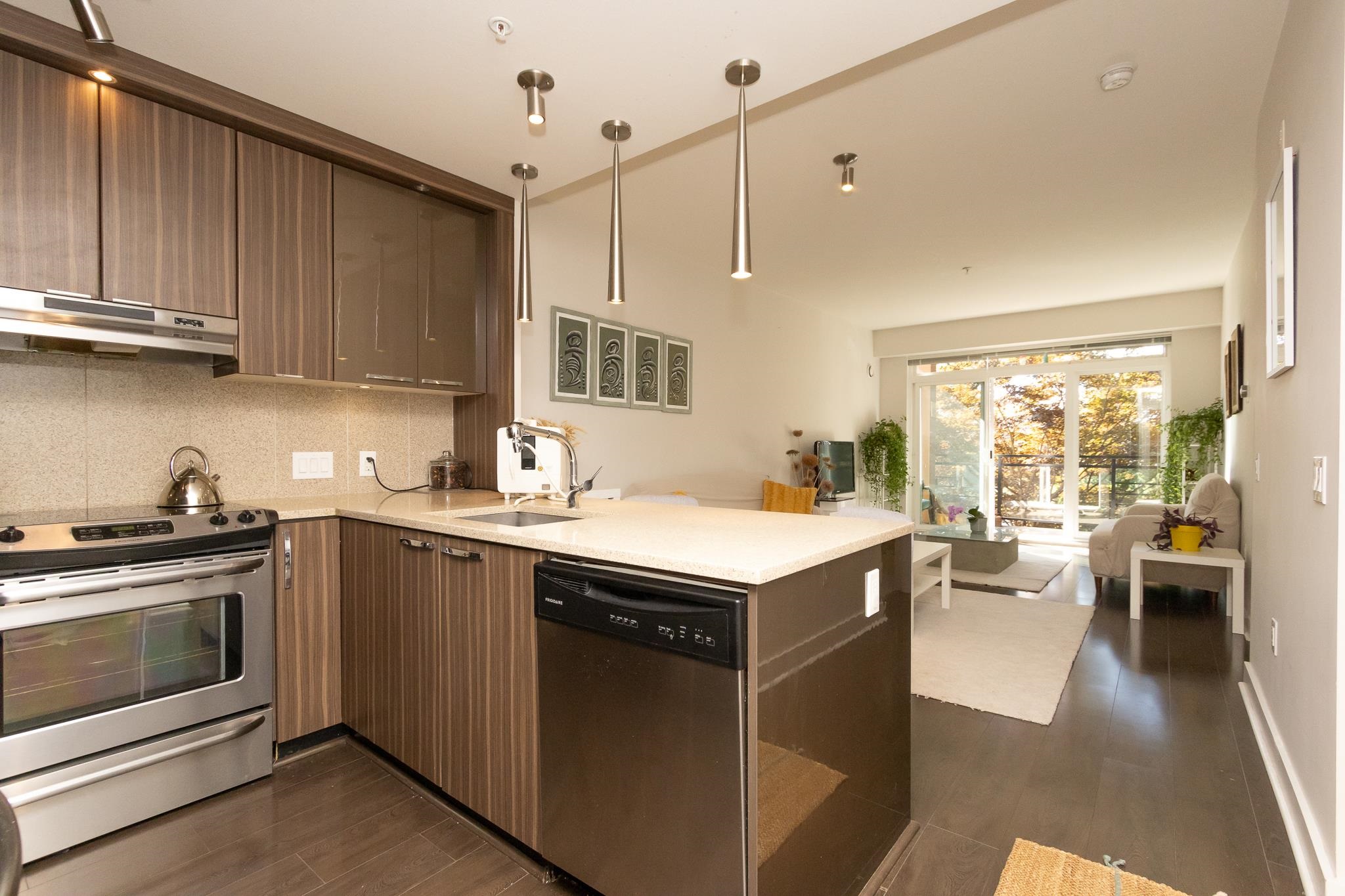 733 14th Street West #310, North Vancouver, BC V7M 0C6