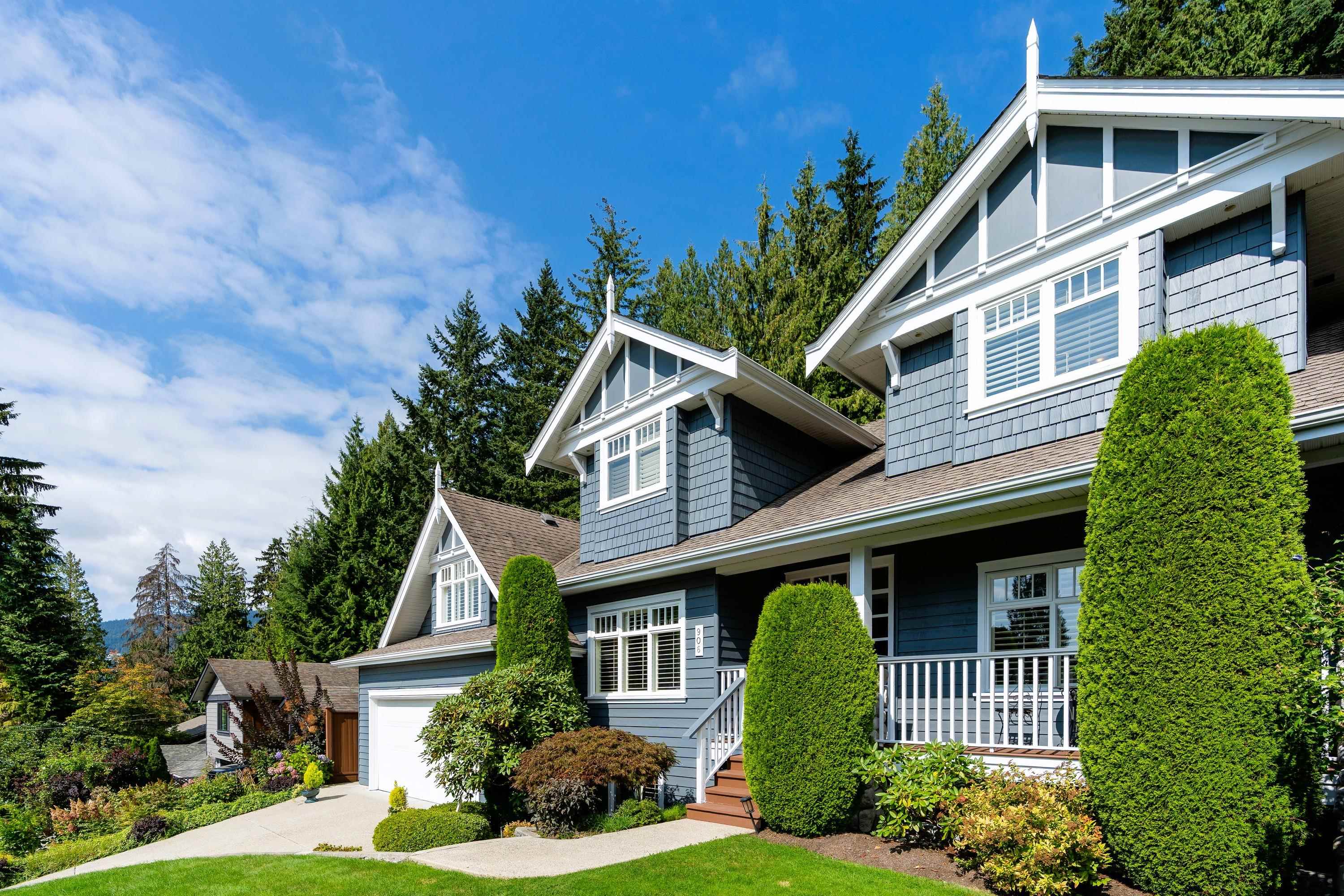 906 Prospect Avenue, North Vancouver, BC V7R 2M3