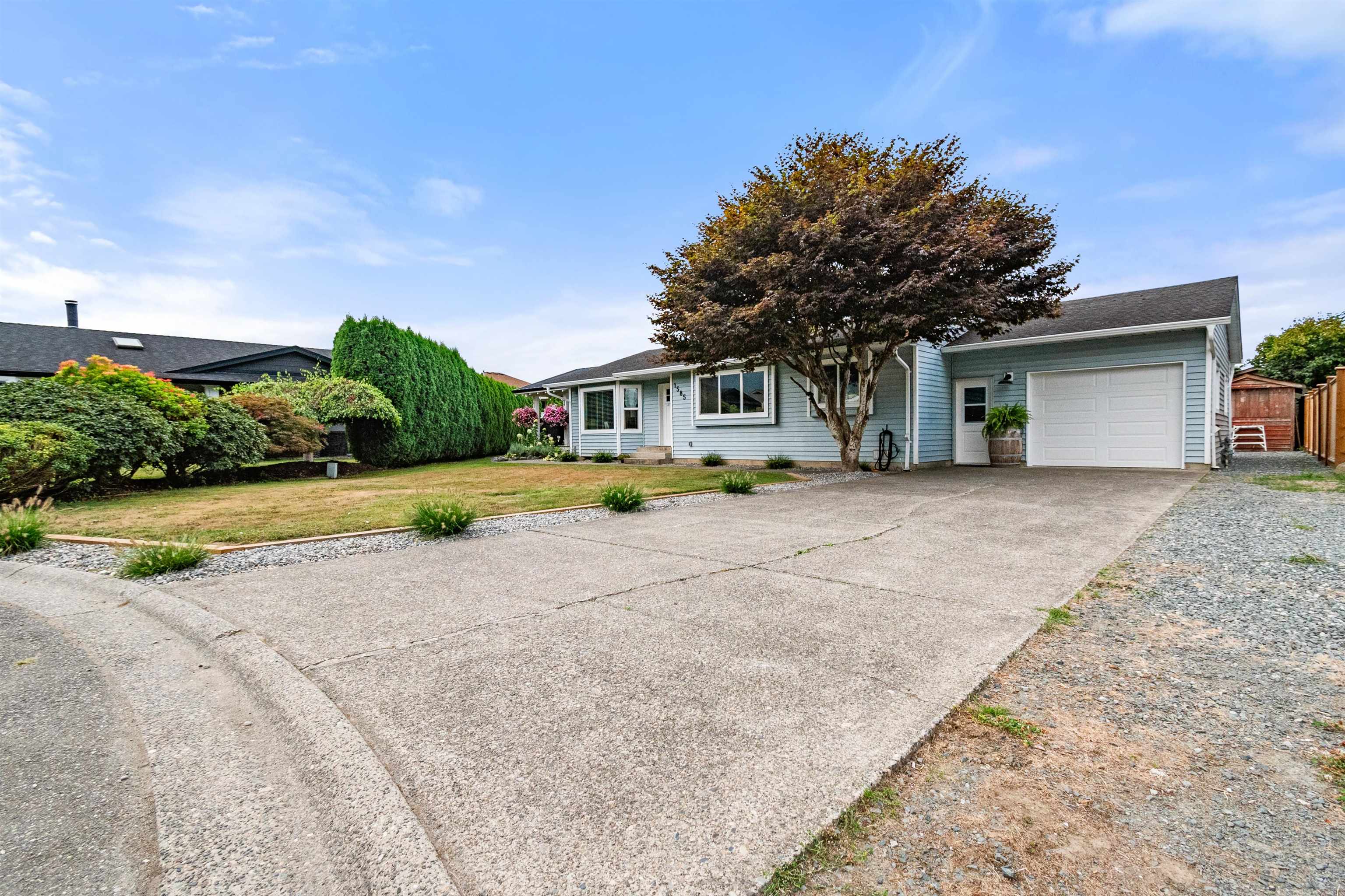 1585 Alder Pl, Kent, BC V0M 1A2