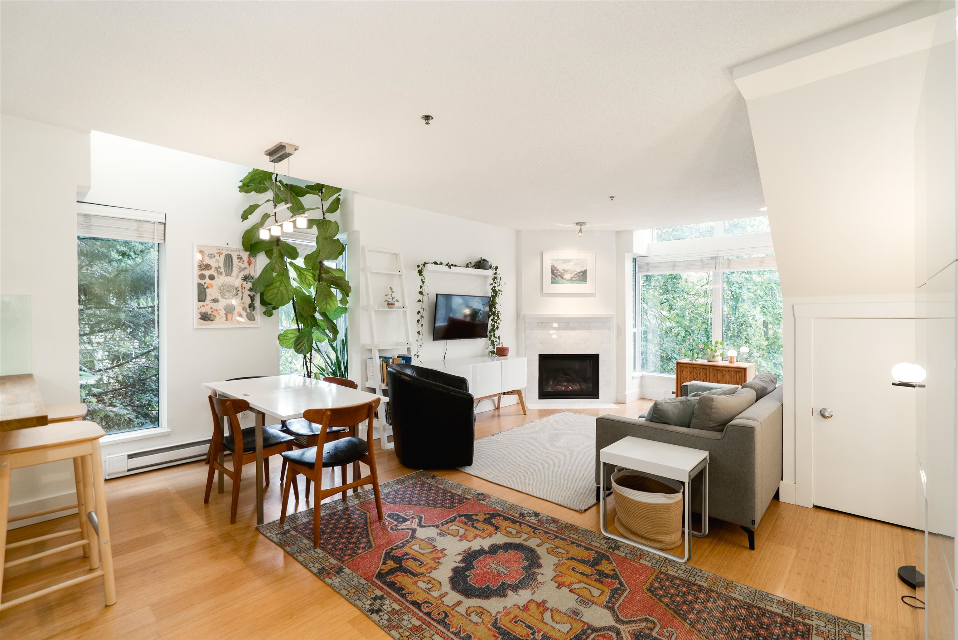 916 West 14th Avenue, Vancouver, BC V5Z 1R4