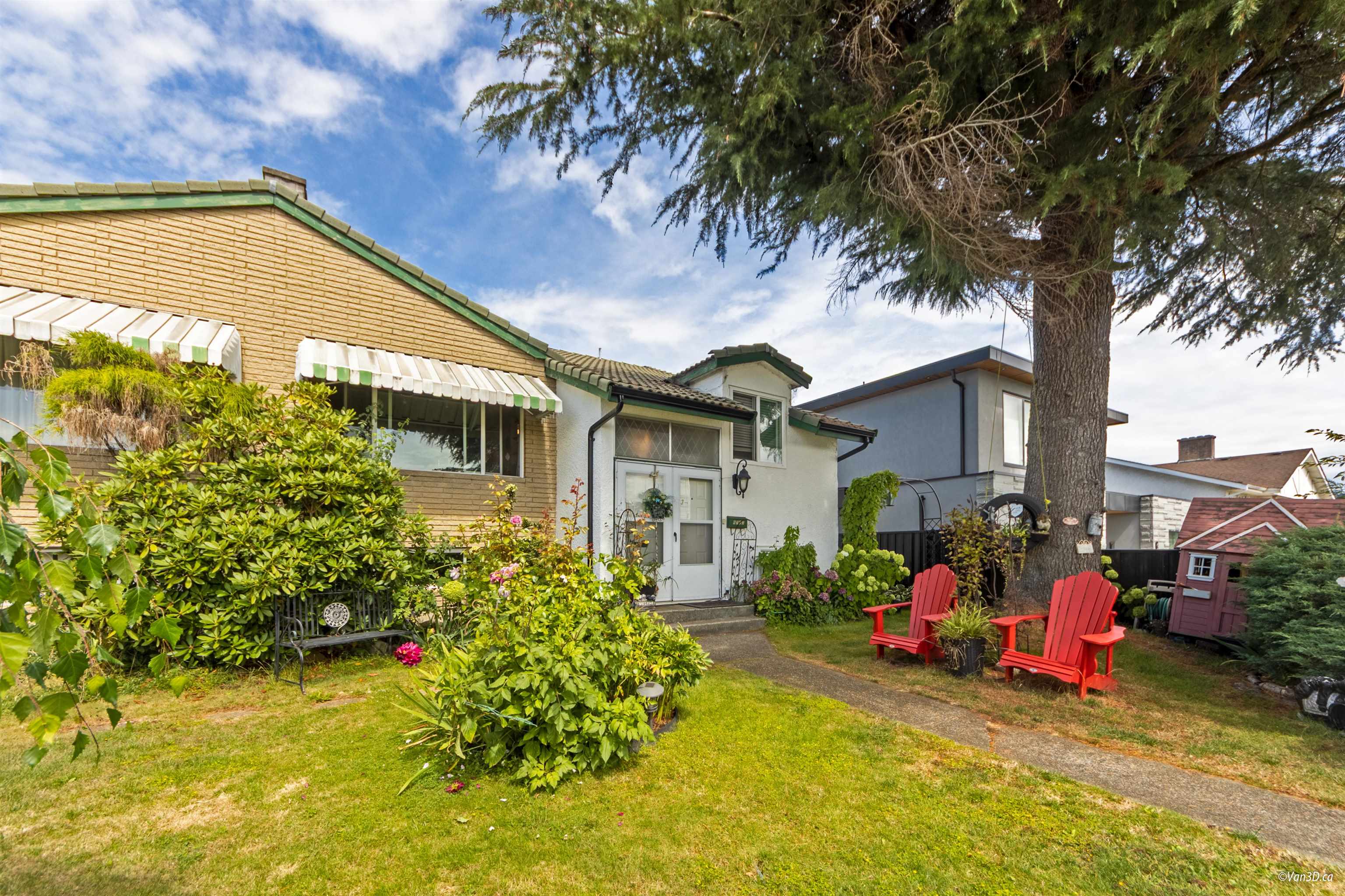 6593 Lochdale Street, Burnaby, BC V5B 2M7