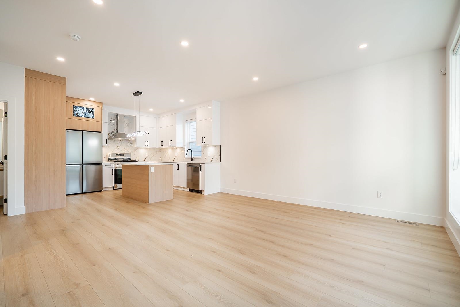 16689 16 Avenue #102, Surrey, BC V3W 1E6