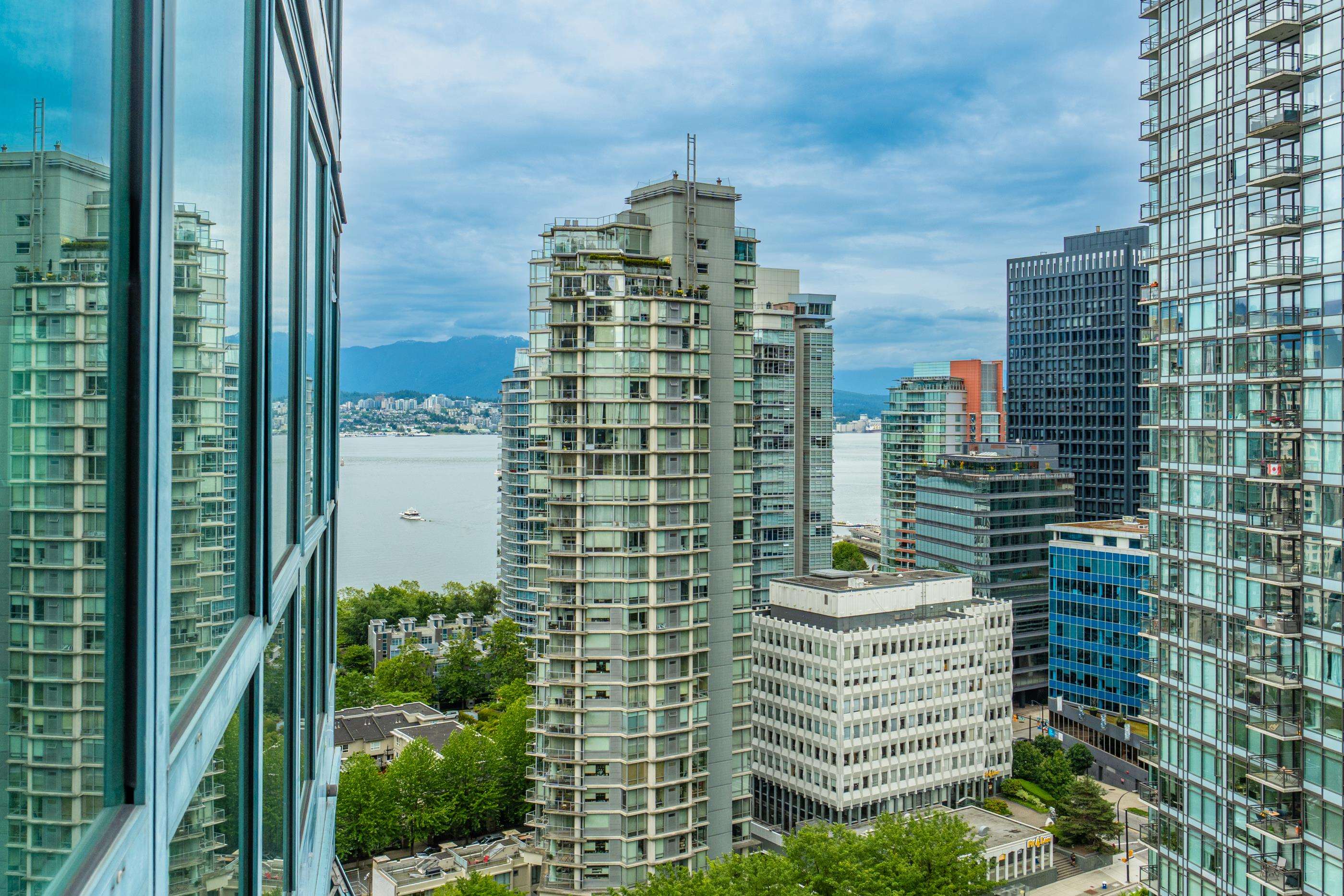 1238 Melville Street #2205, Vancouver, BC V6E 4N2