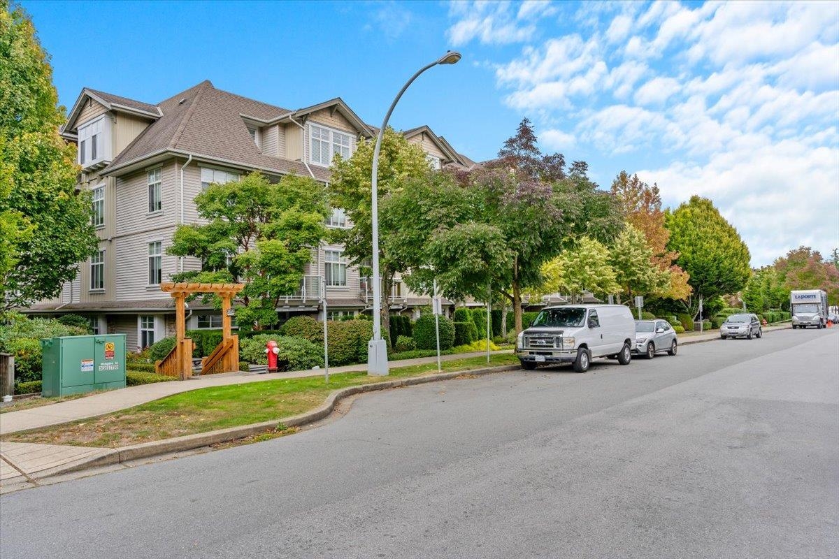 15323 17a Avenue #302, Surrey, BC V4A 1V4