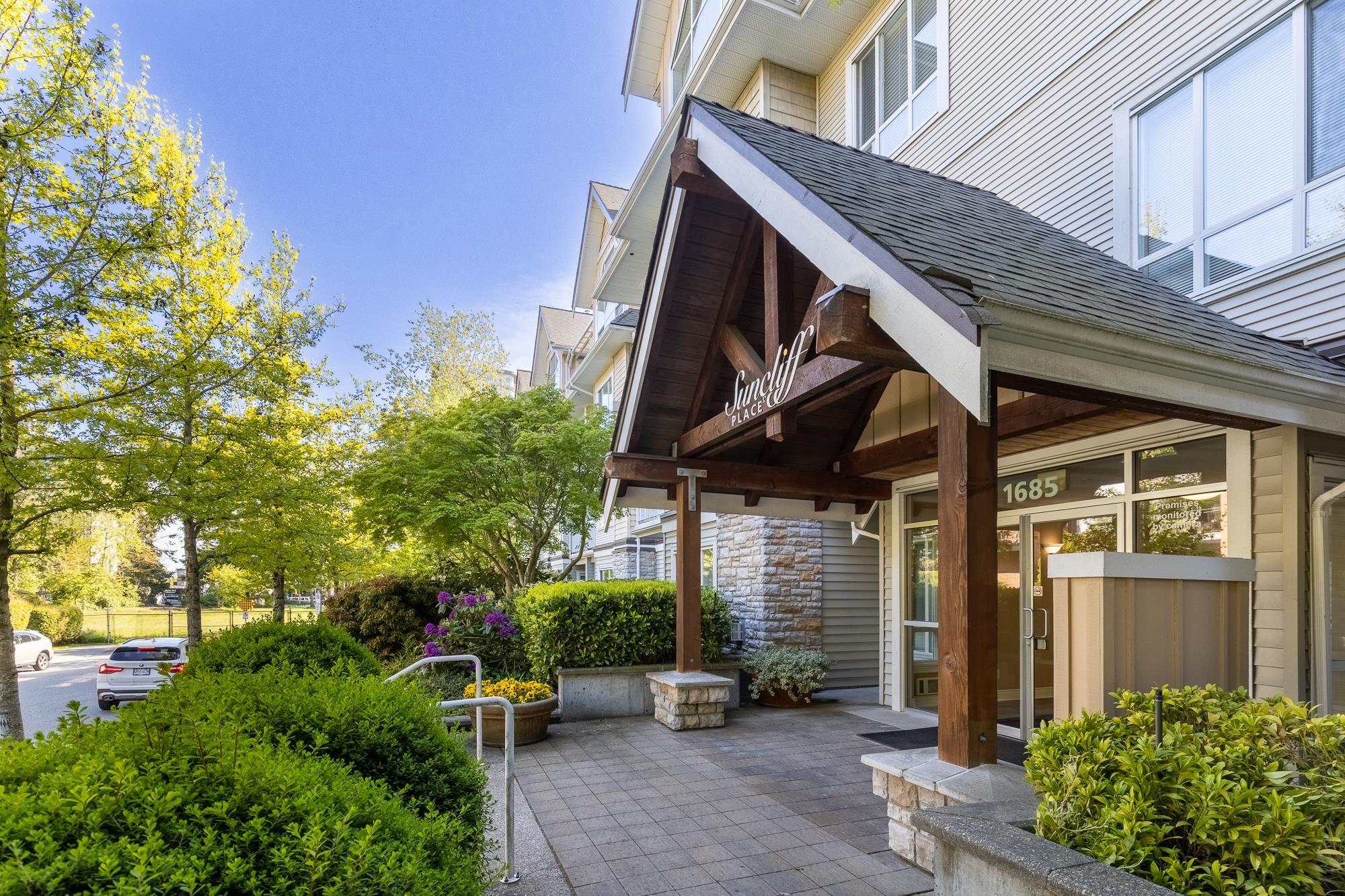 1685 152a Street #208, Surrey, BC V4A 9Y1