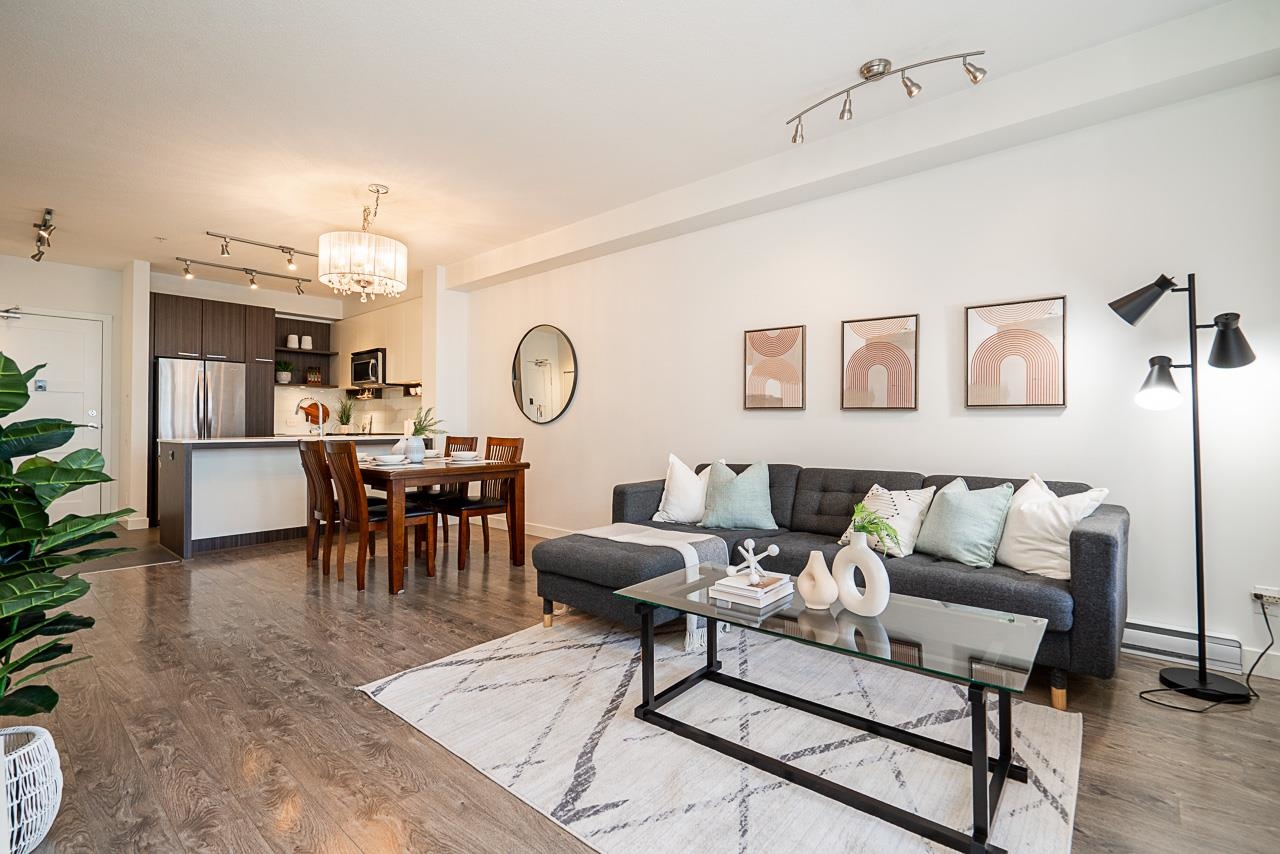 553 Foster Avenue #313, Coquitlam, BC V3J 0B5