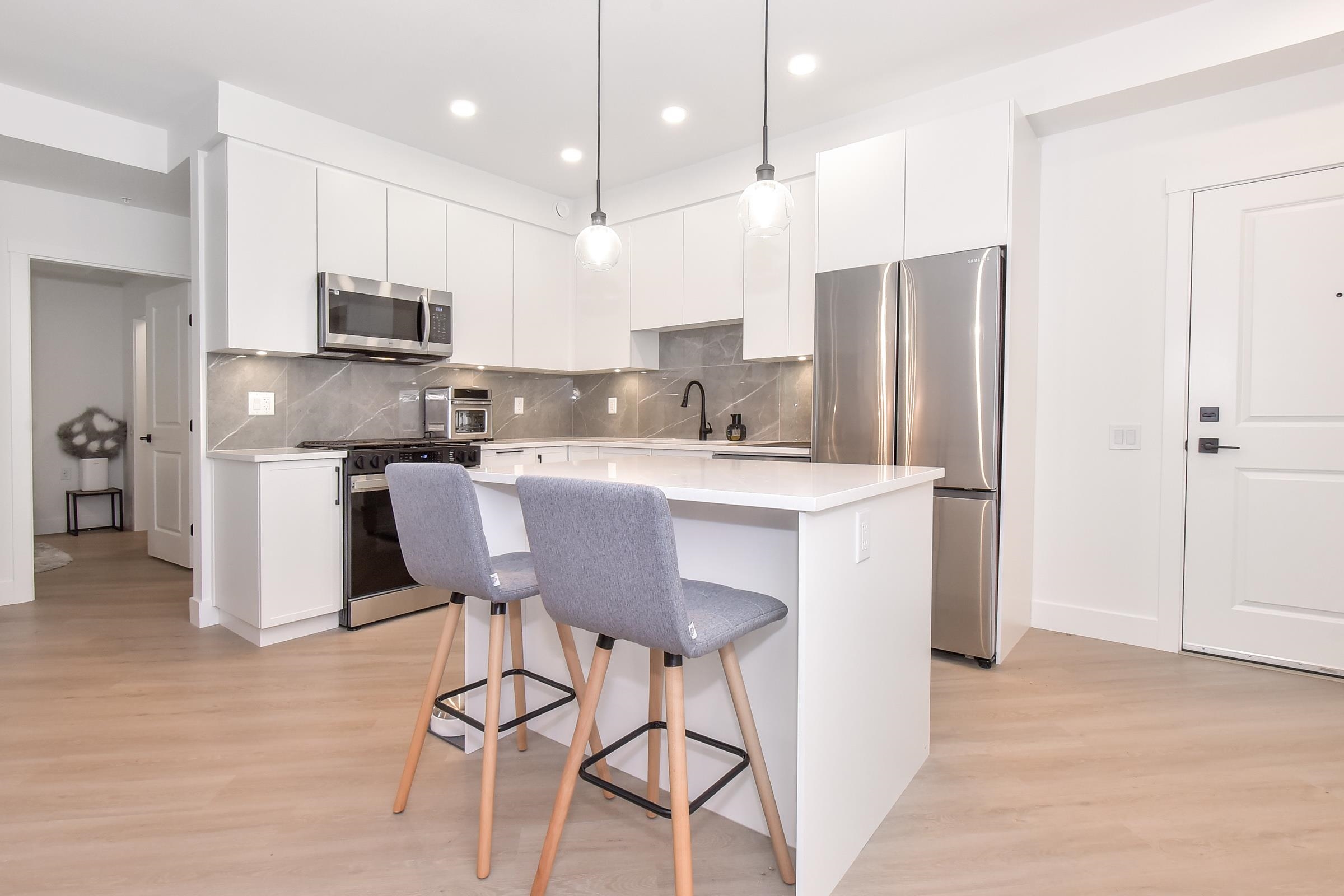 3438 146a St #311, Surrey, BC V4P 0J1