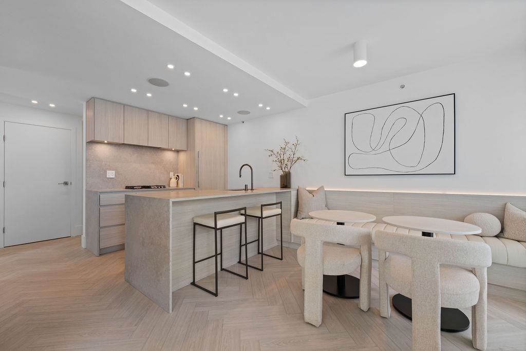 1438 Richards Street #2206, Vancouver, BC V6Z 3B8