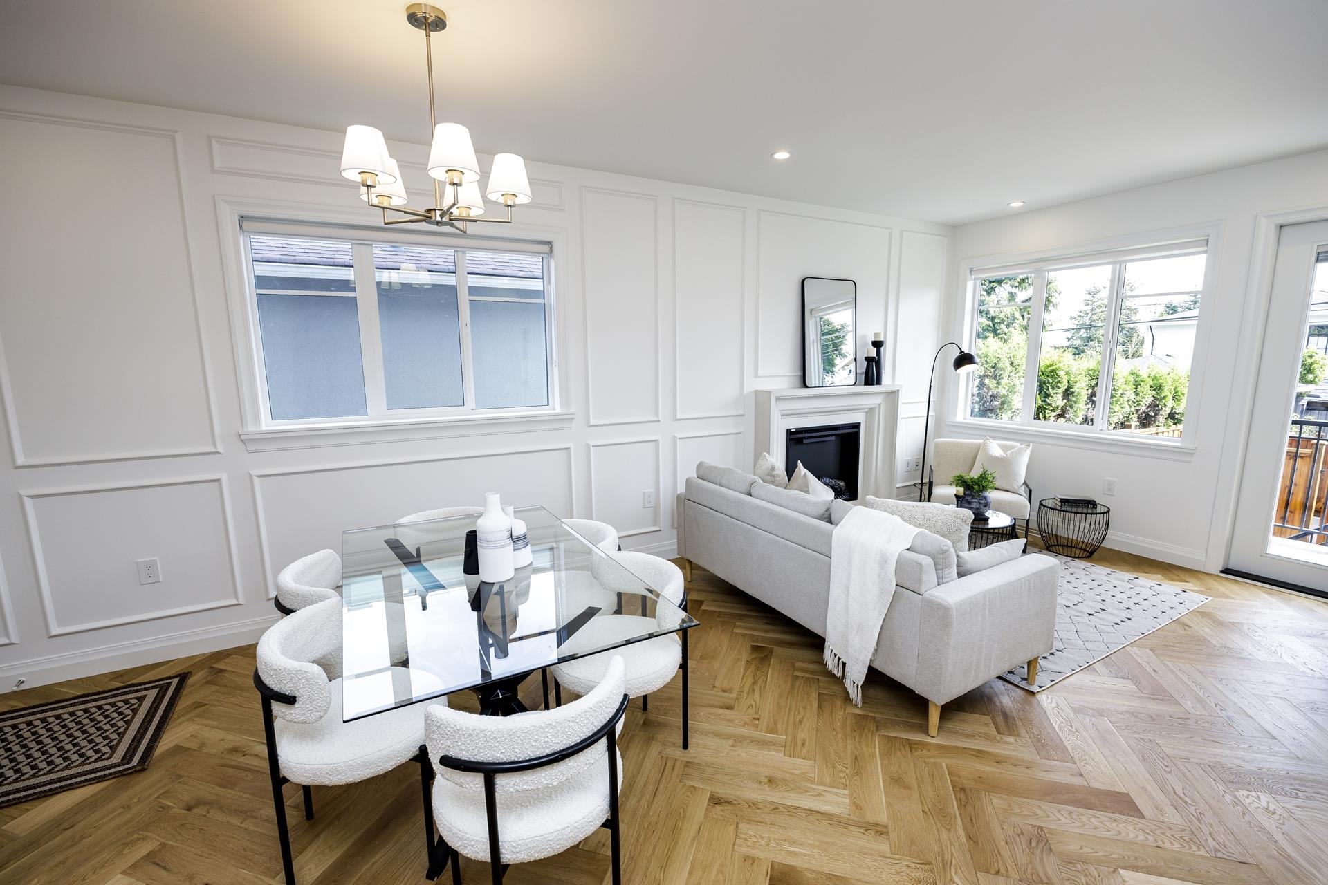 261 East 23 Street, North Vancouver, BC V7L 3E4