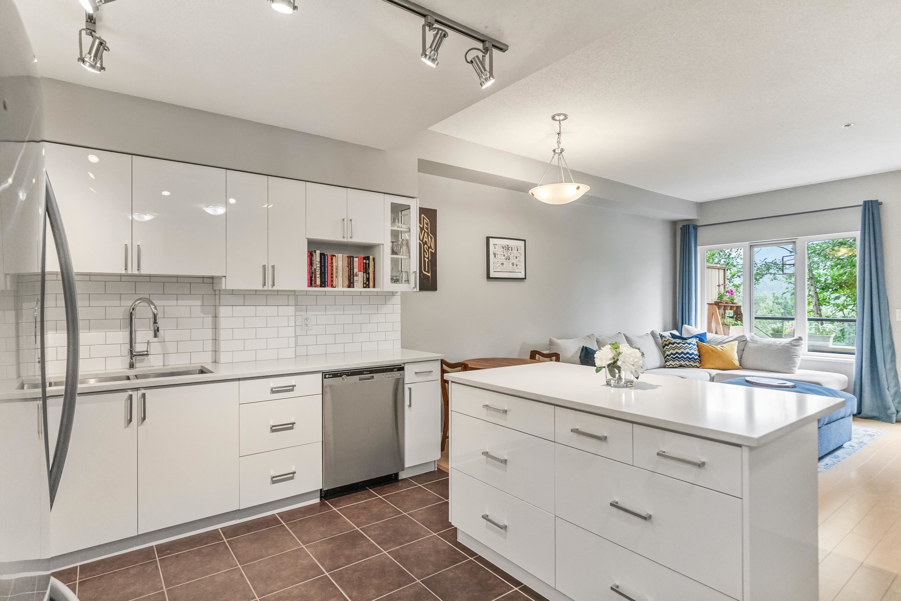 160 Shoreline Circle #109, Port Moody, BC V3H 0B2