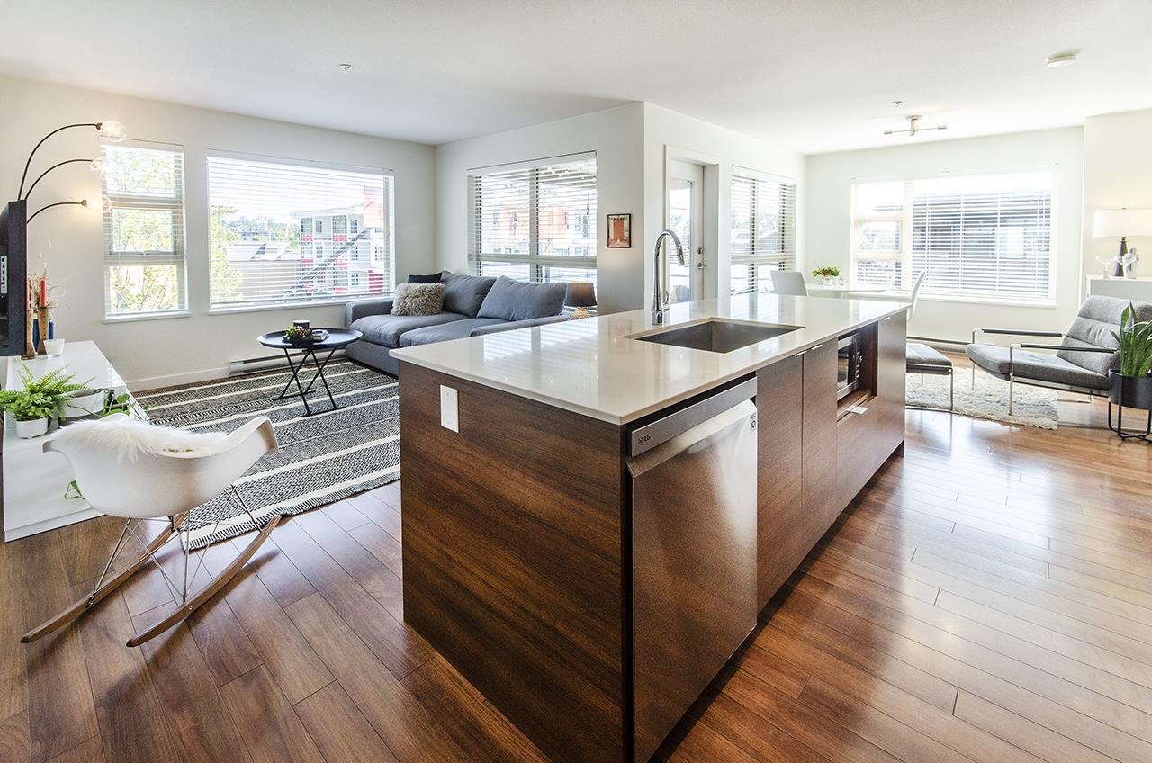 1679 Lloyd Avenue #409, North Vancouver, BC V7P 0A9